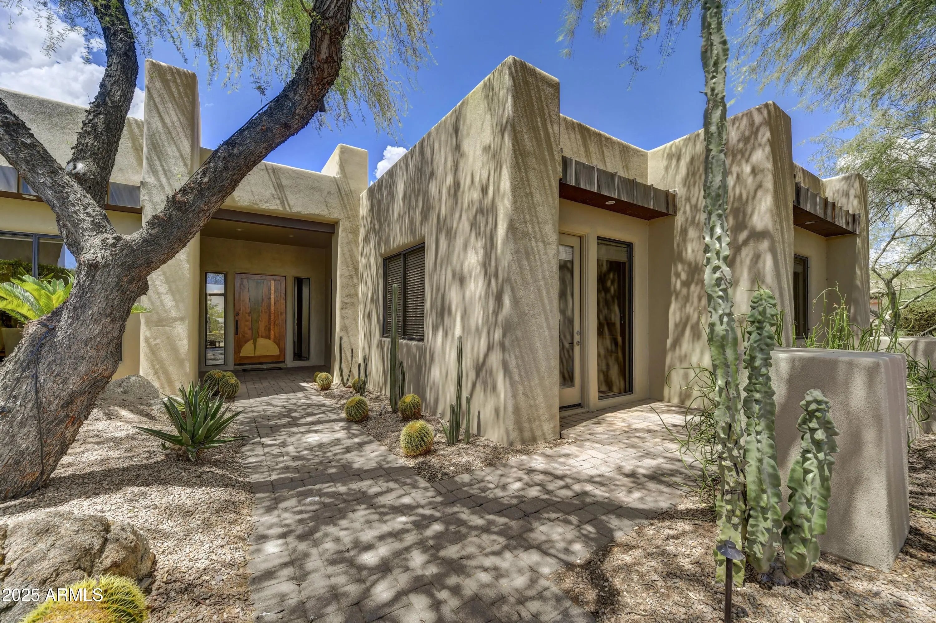 Photo of Listing #6896452