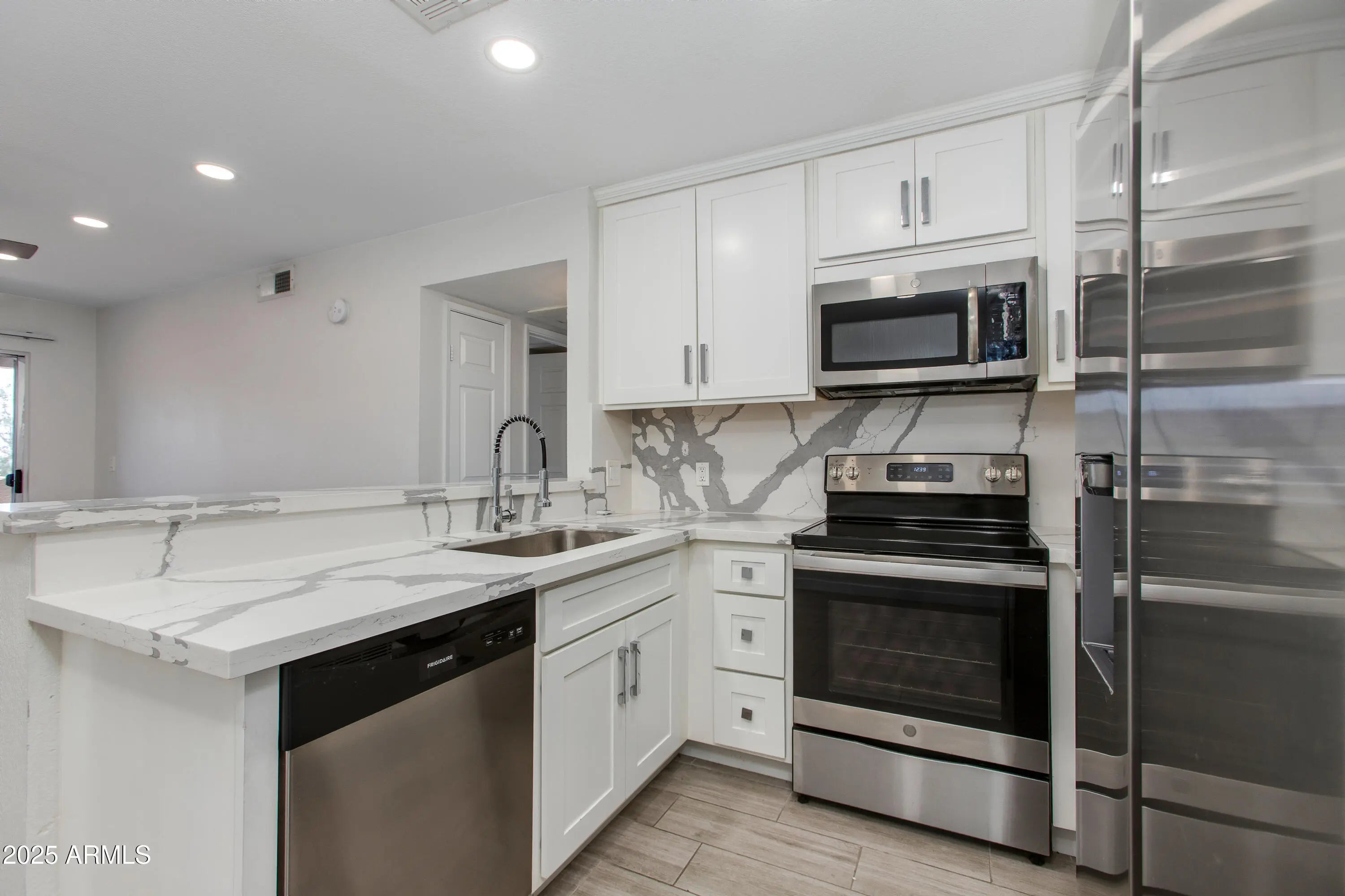 Photo of Listing #6896689