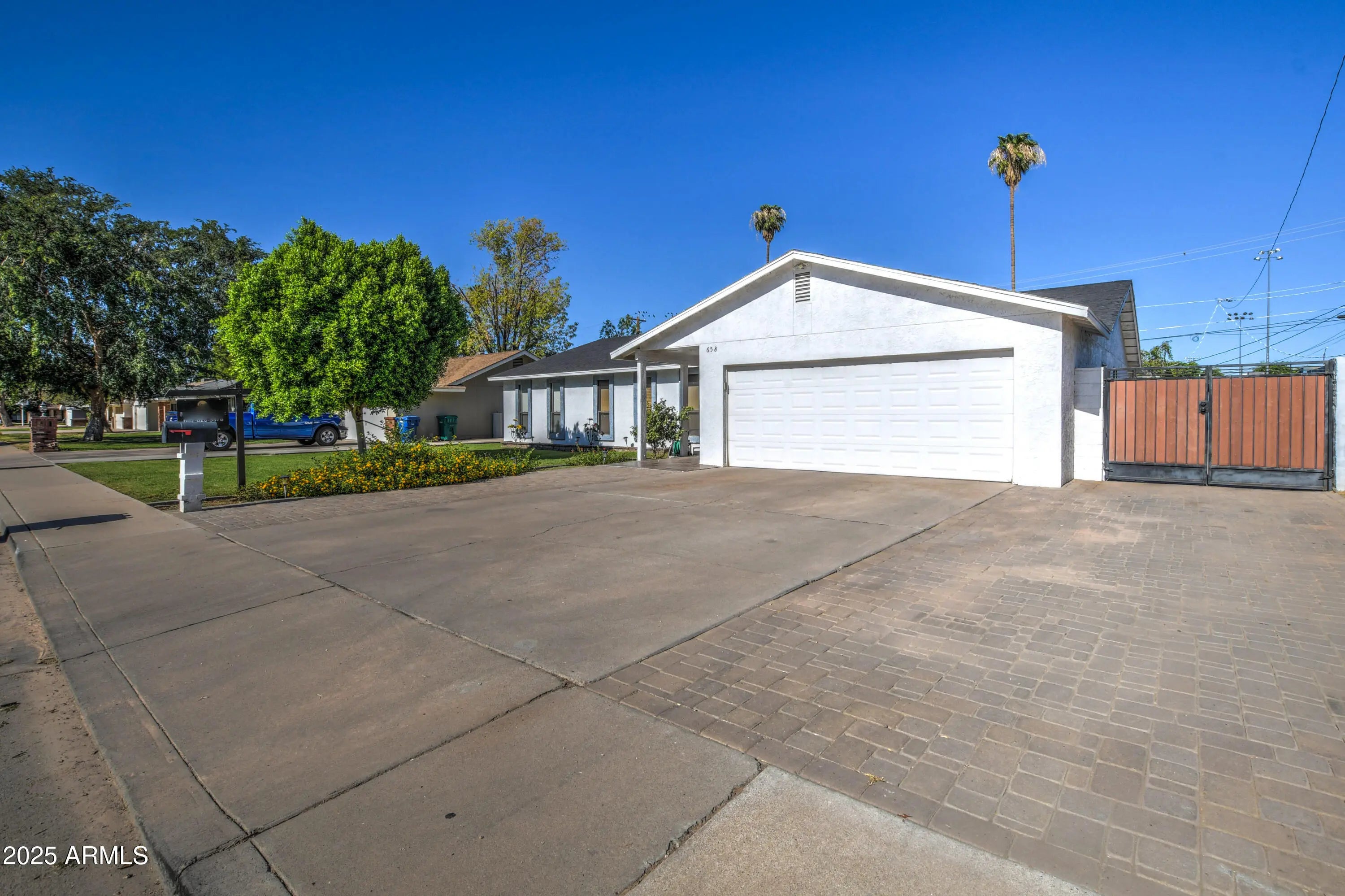 Photo of Listing #6896257