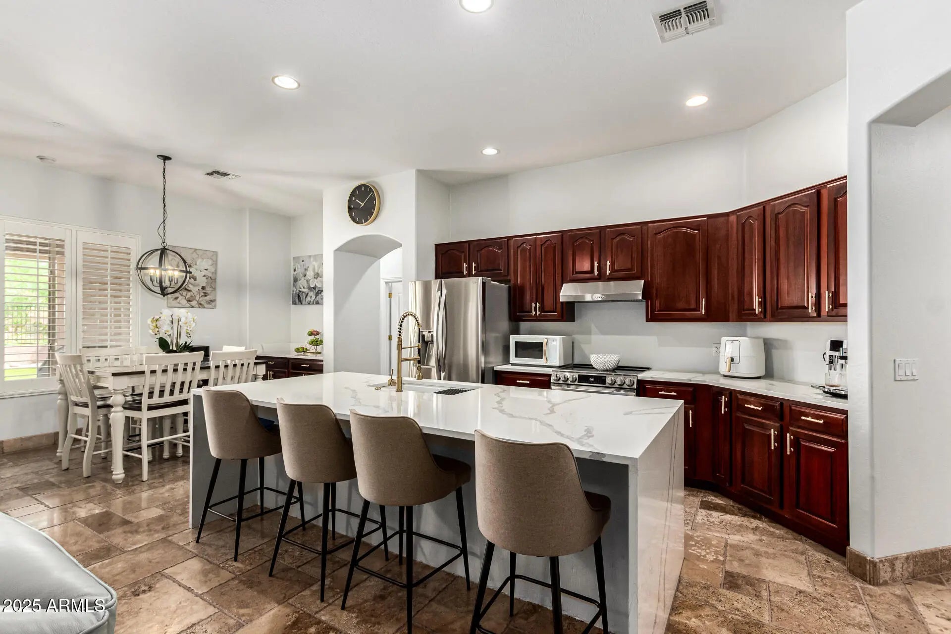 Photo of Listing #6896308