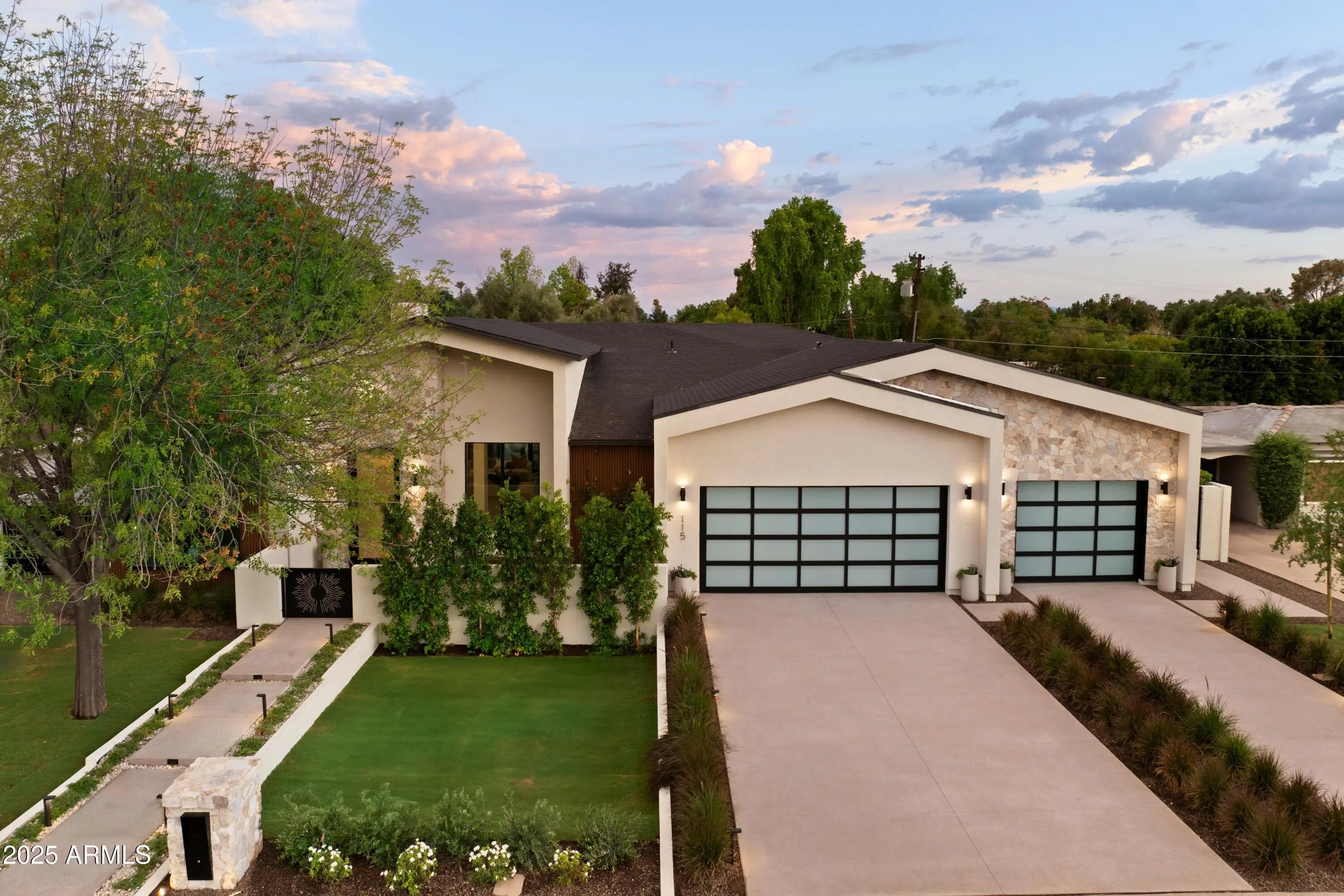 Photo of Listing #6896789