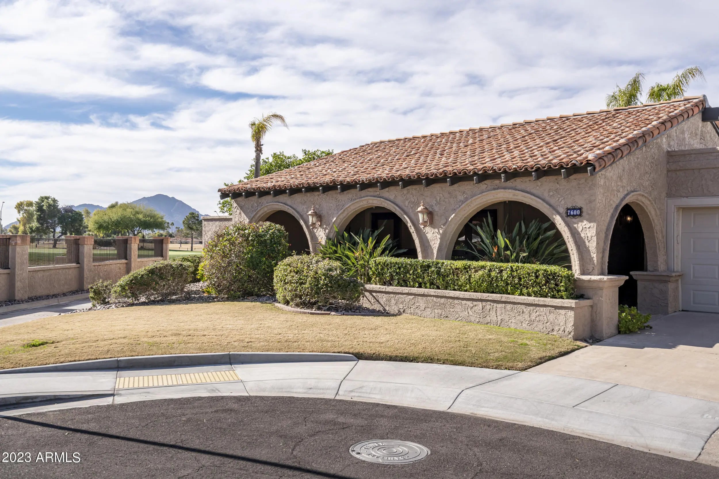 Photo of Listing #6896372