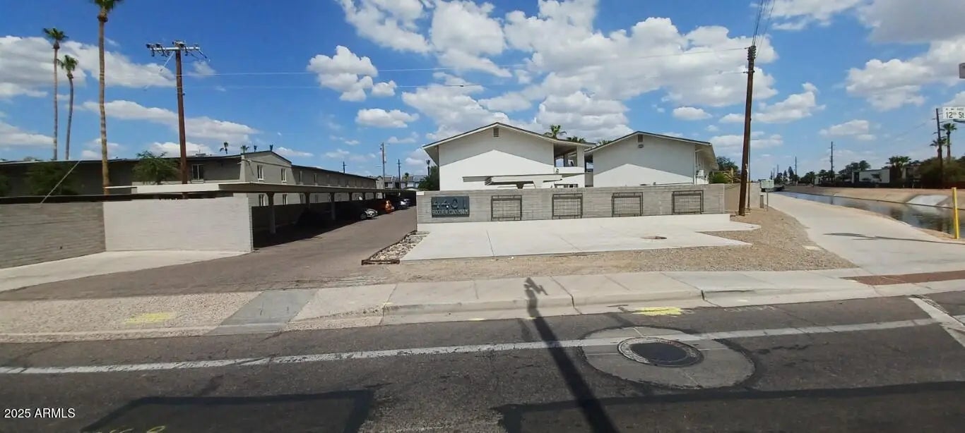 Photo of Listing #6896394