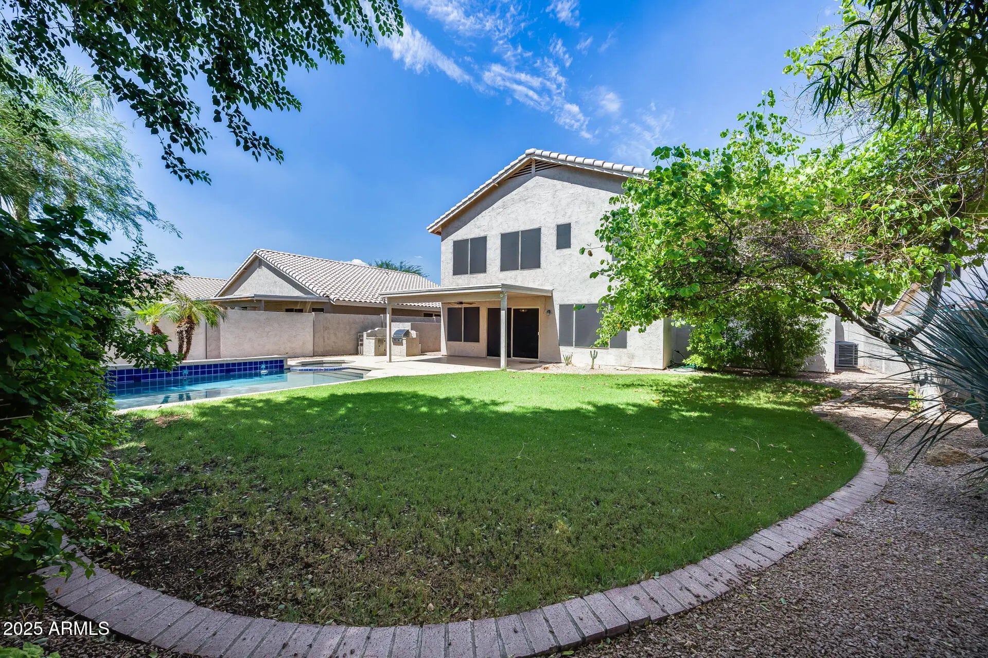 Photo of Listing #6911827