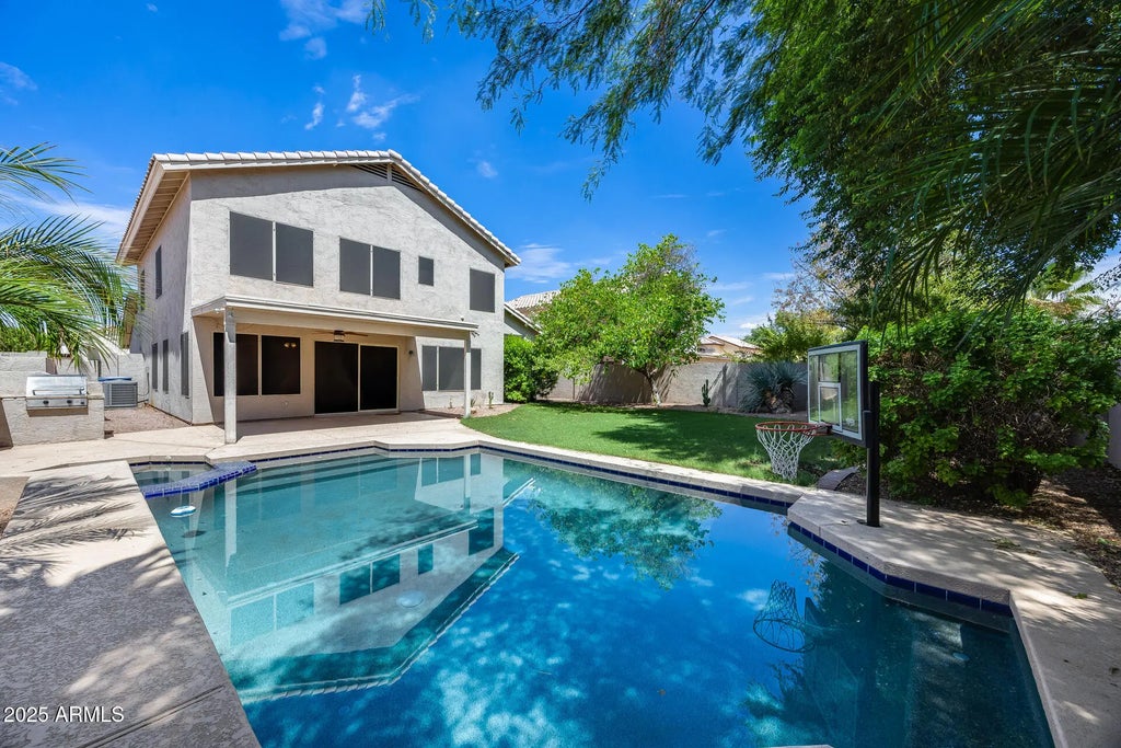 1883 W Falcon Drive, Chandler