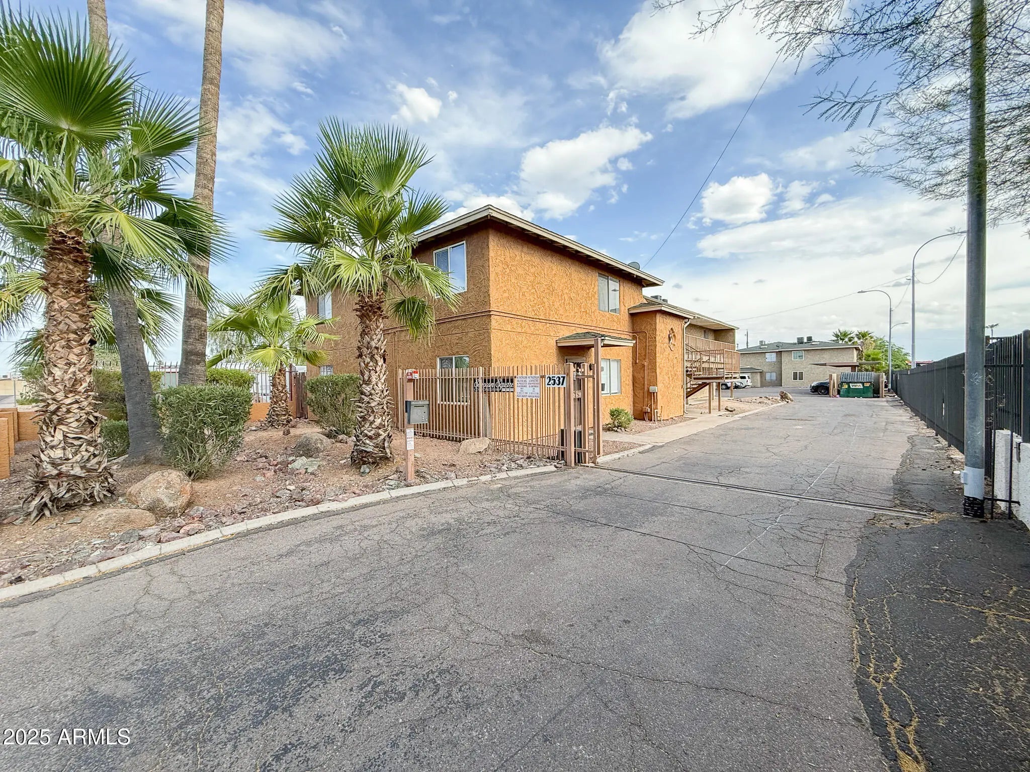 Photo of Listing #6896875