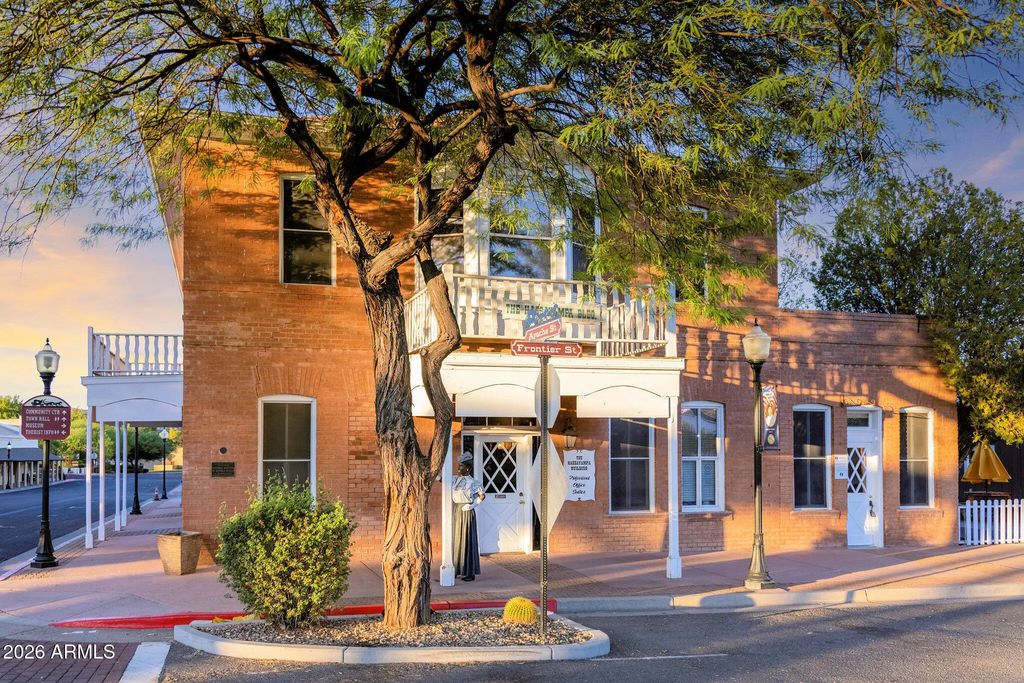 78 N Frontier Street, Wickenburg