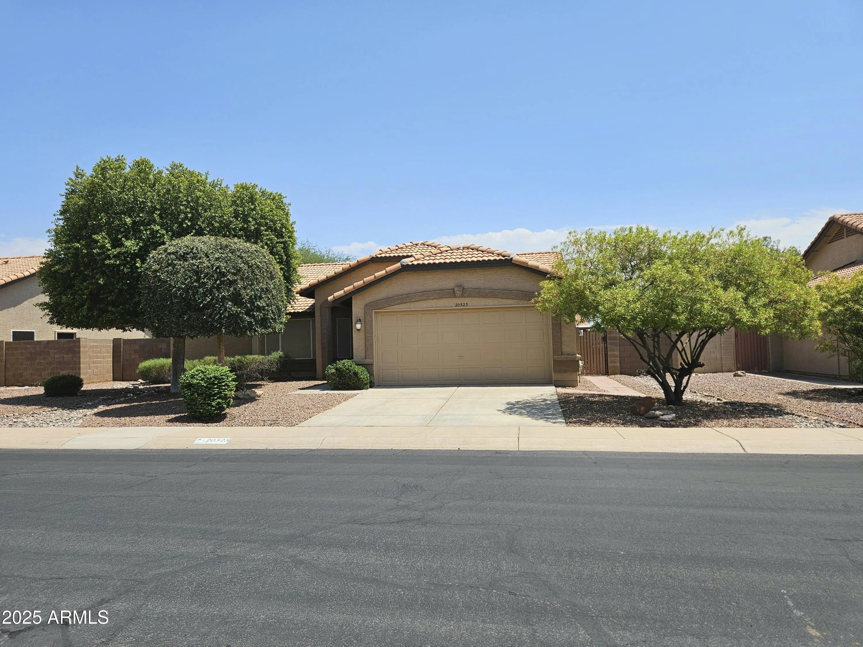 Photo of Listing #6910271