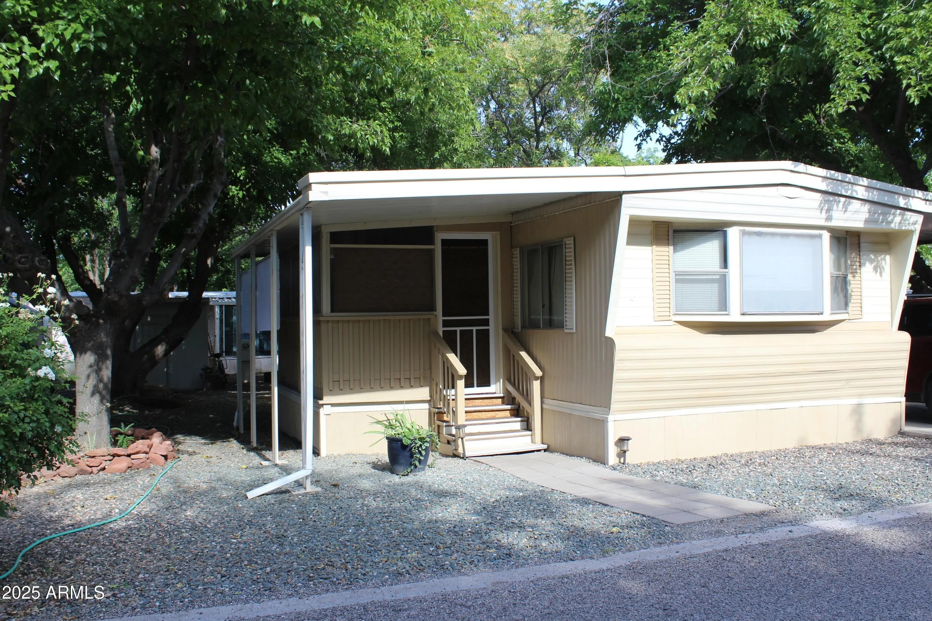 Photo of Listing #6898912