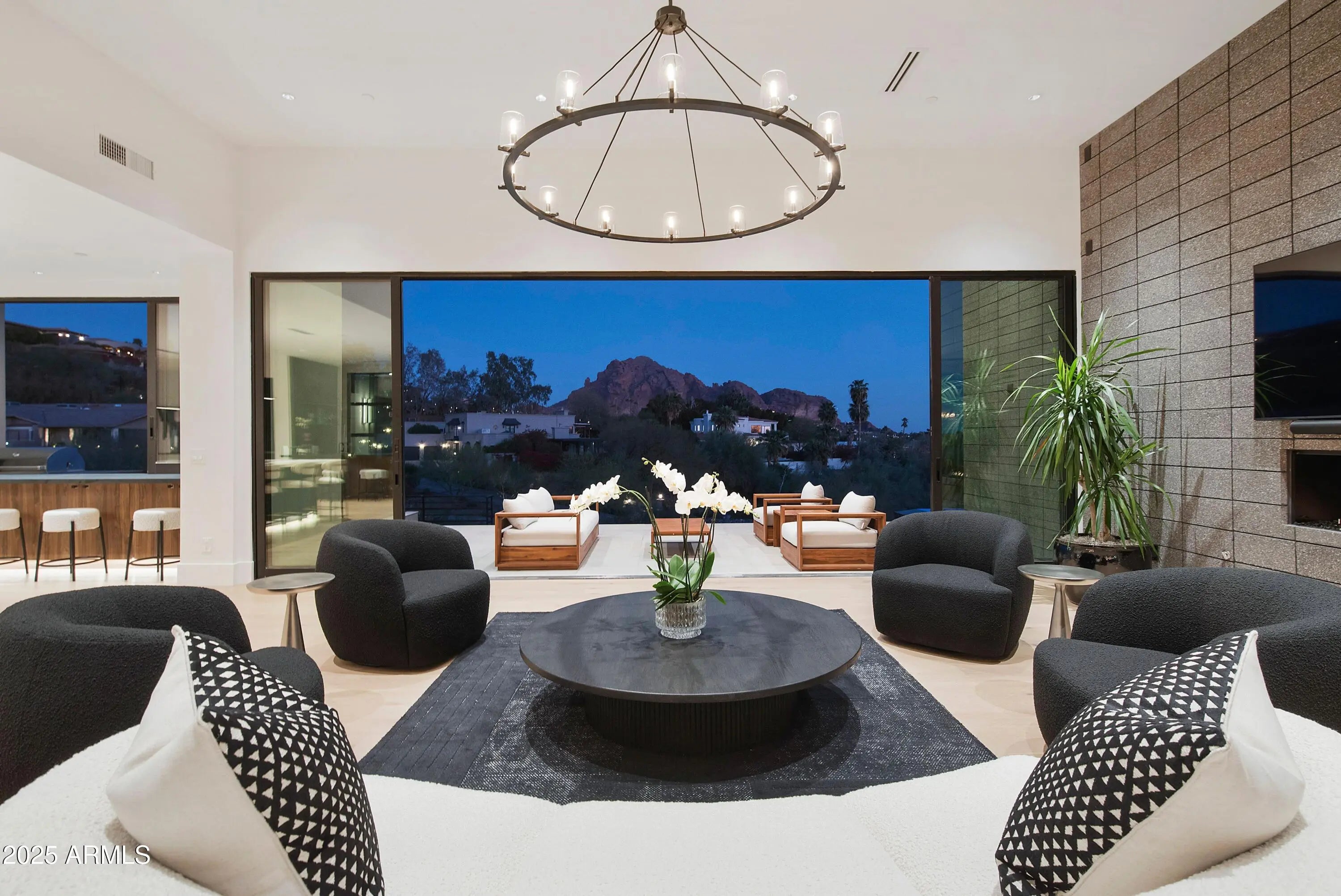 Photo of Listing #6897873