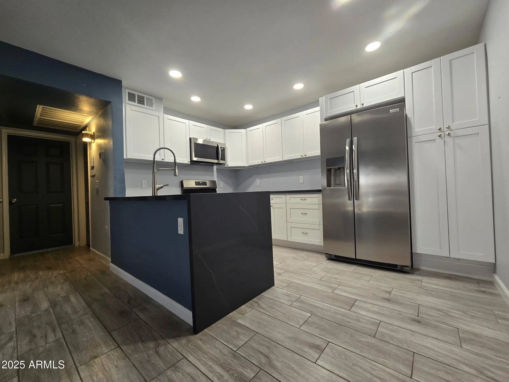 Photo of Listing #6897885