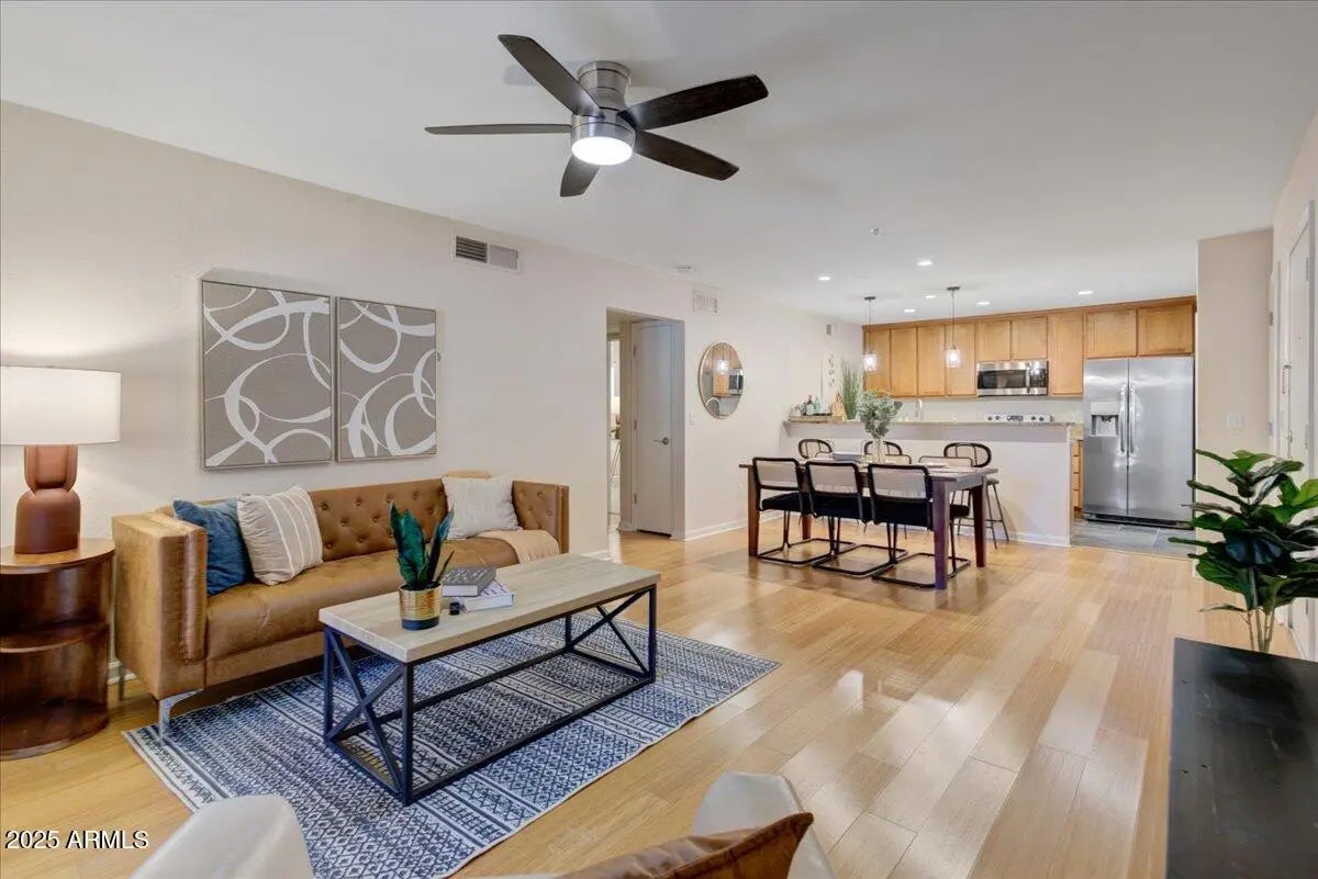 Photo of Listing #6902842