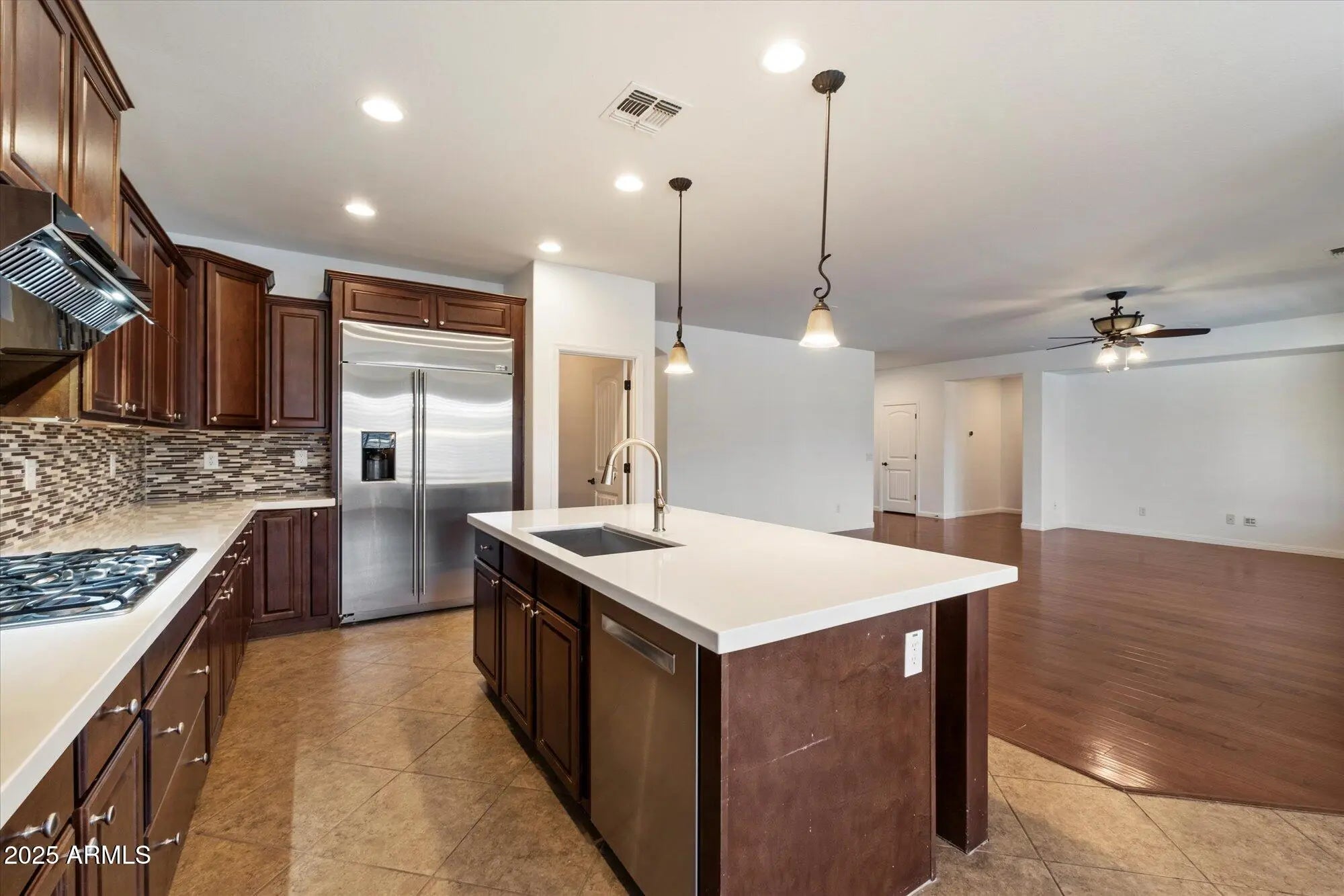 Photo of Listing #6898431