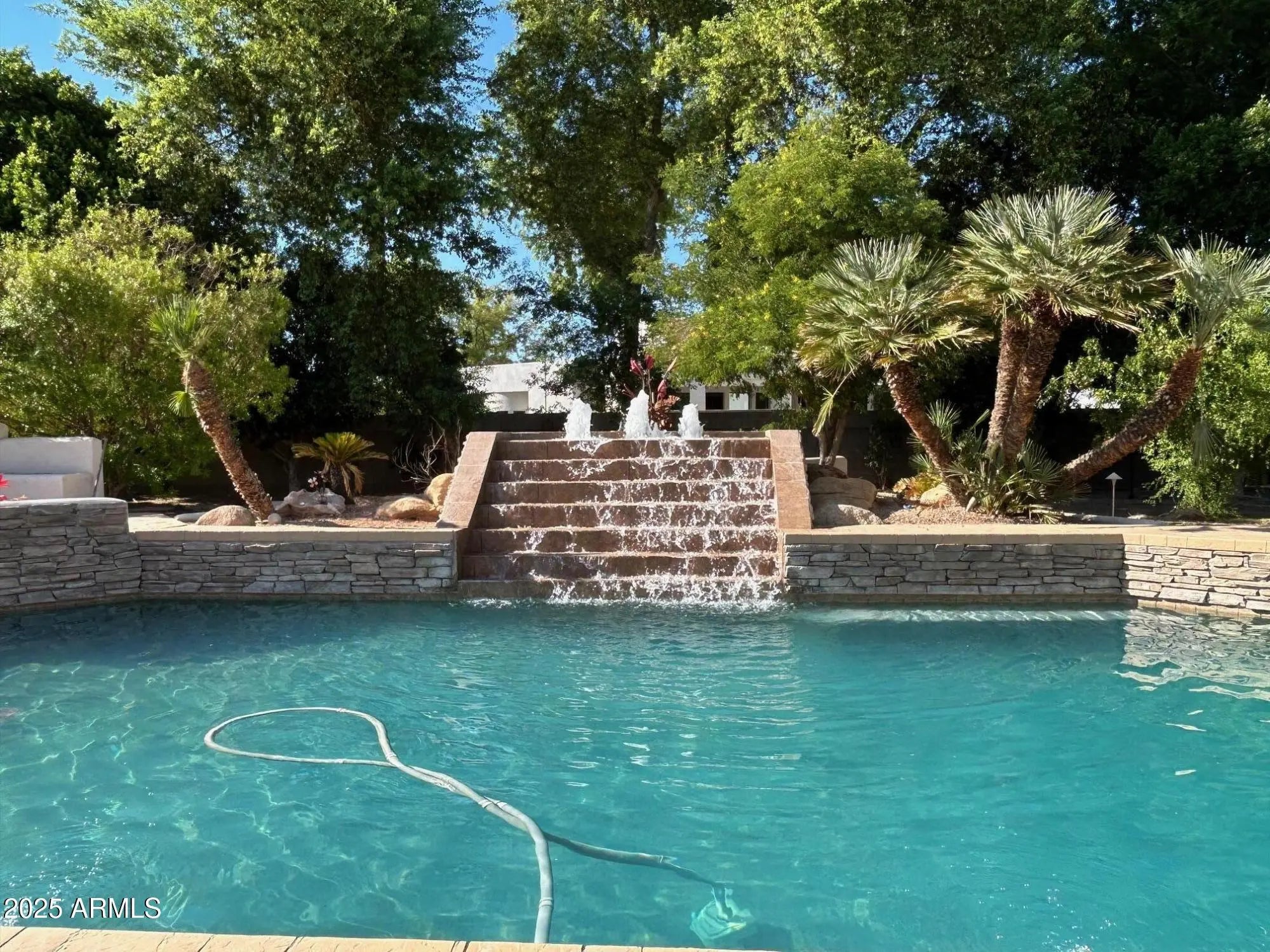 Photo of Listing #6898456