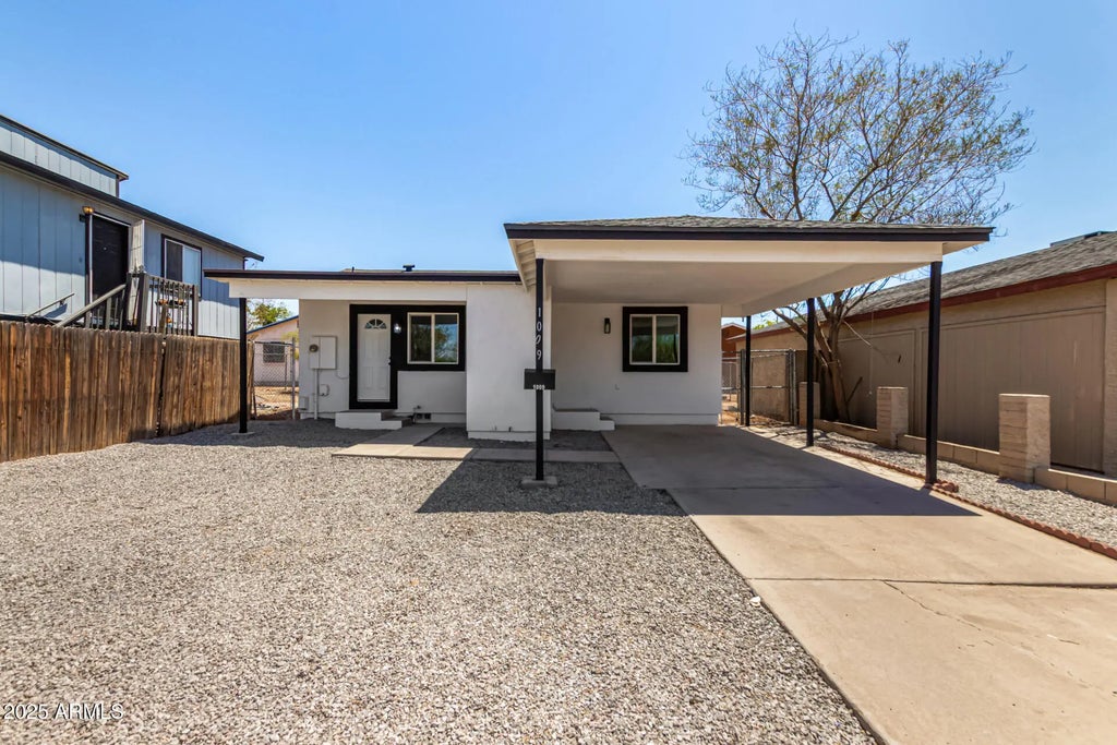 1009 E Chipman Road, Phoenix