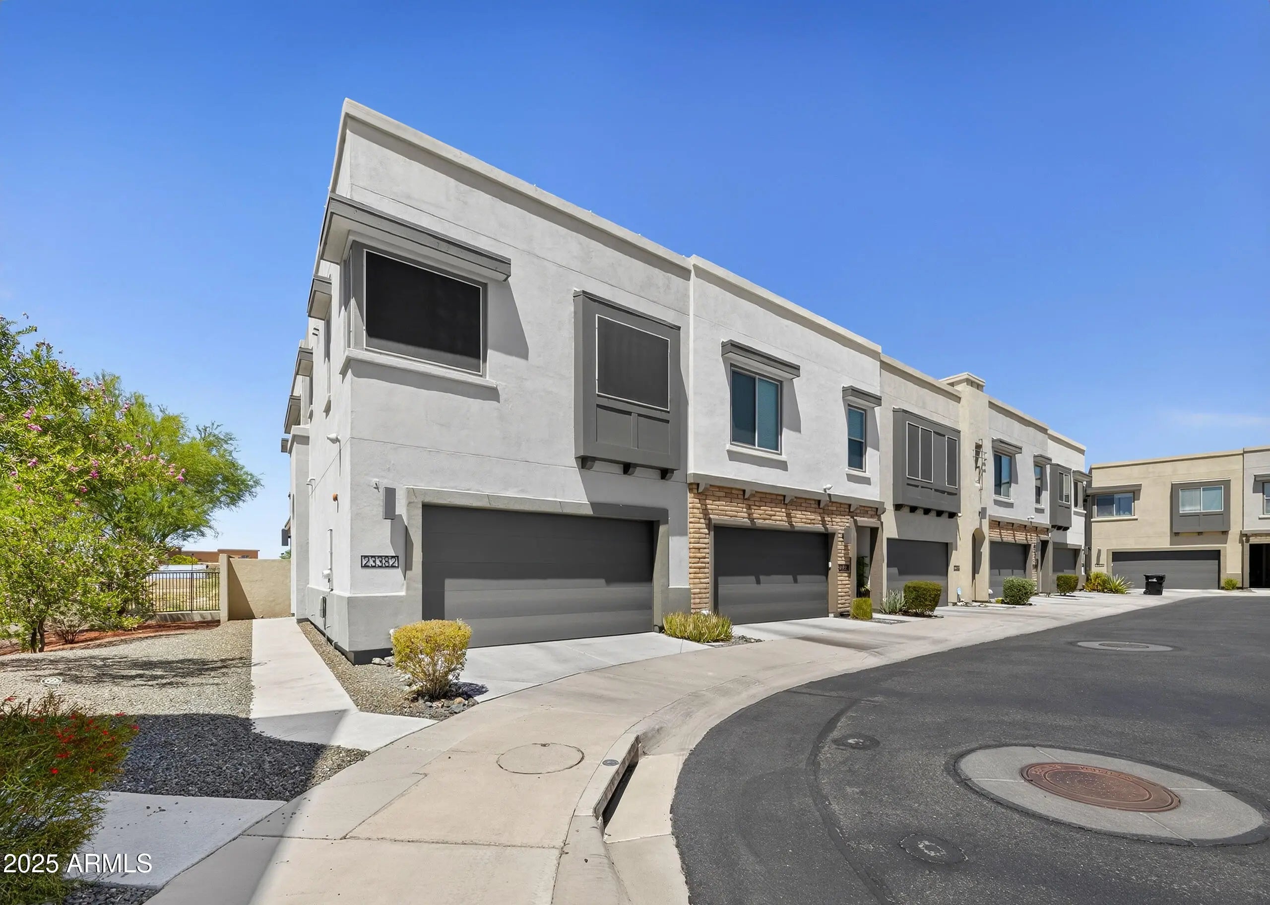 Photo of Listing #6911960