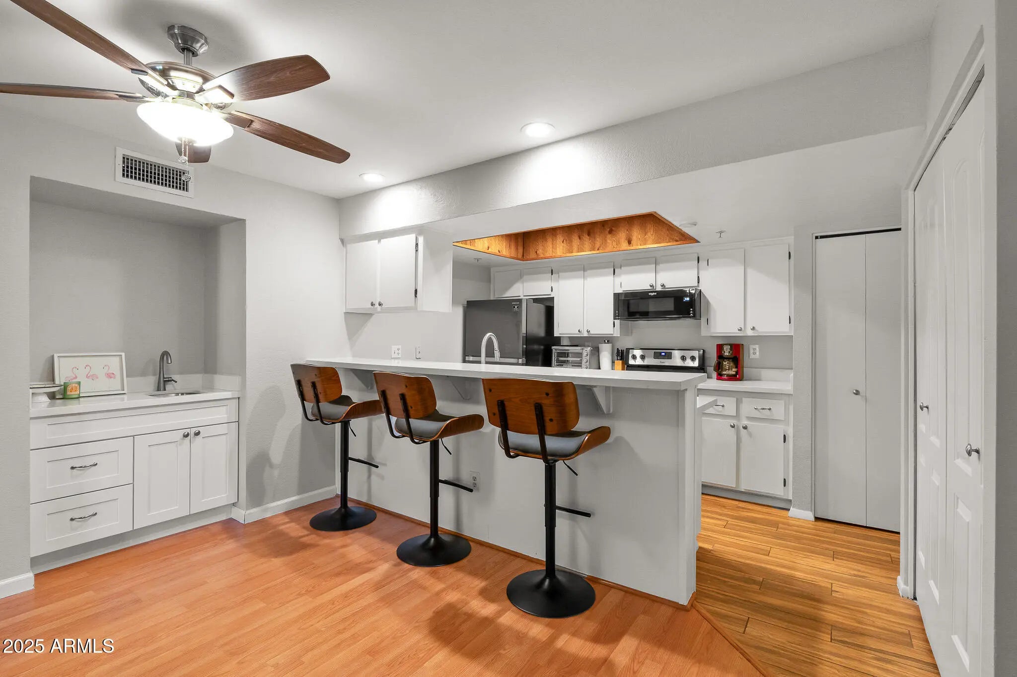 Photo of Listing #6900068