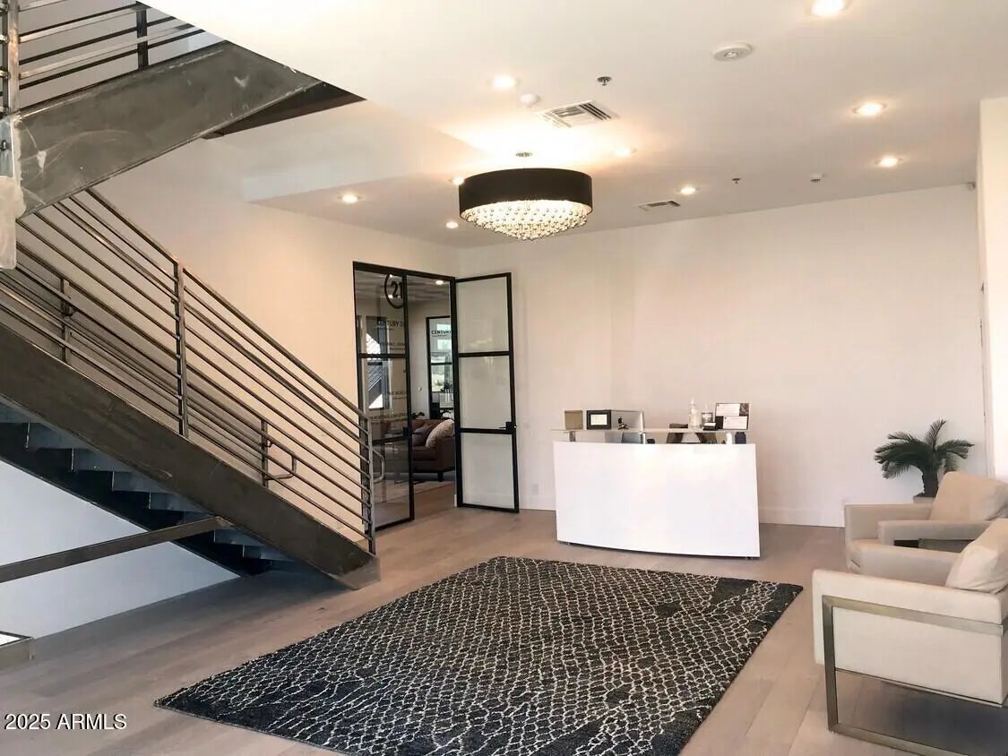 Photo of Listing #6900324