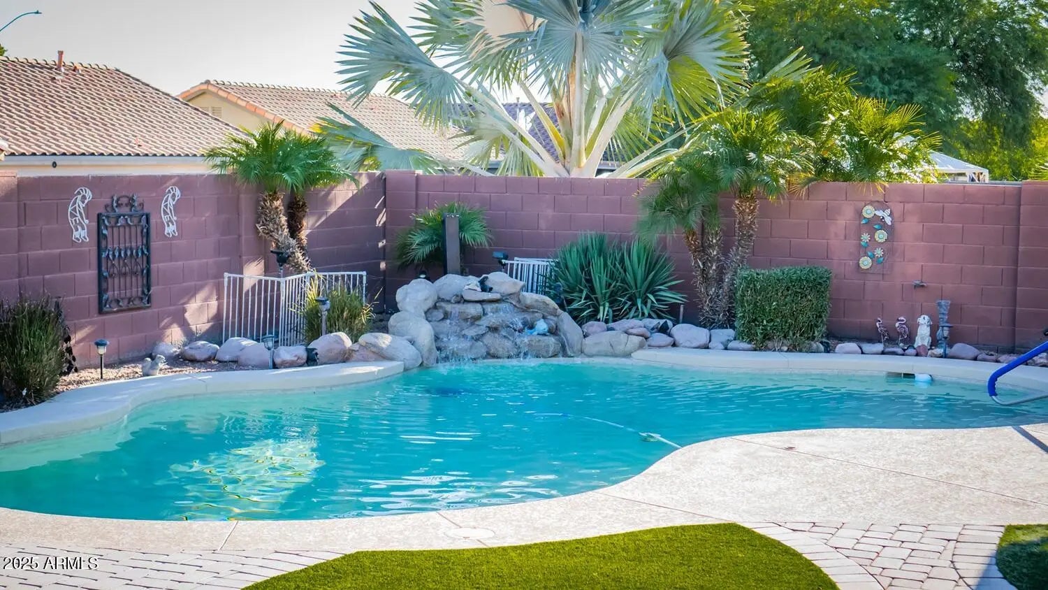 Photo of Listing #6901417