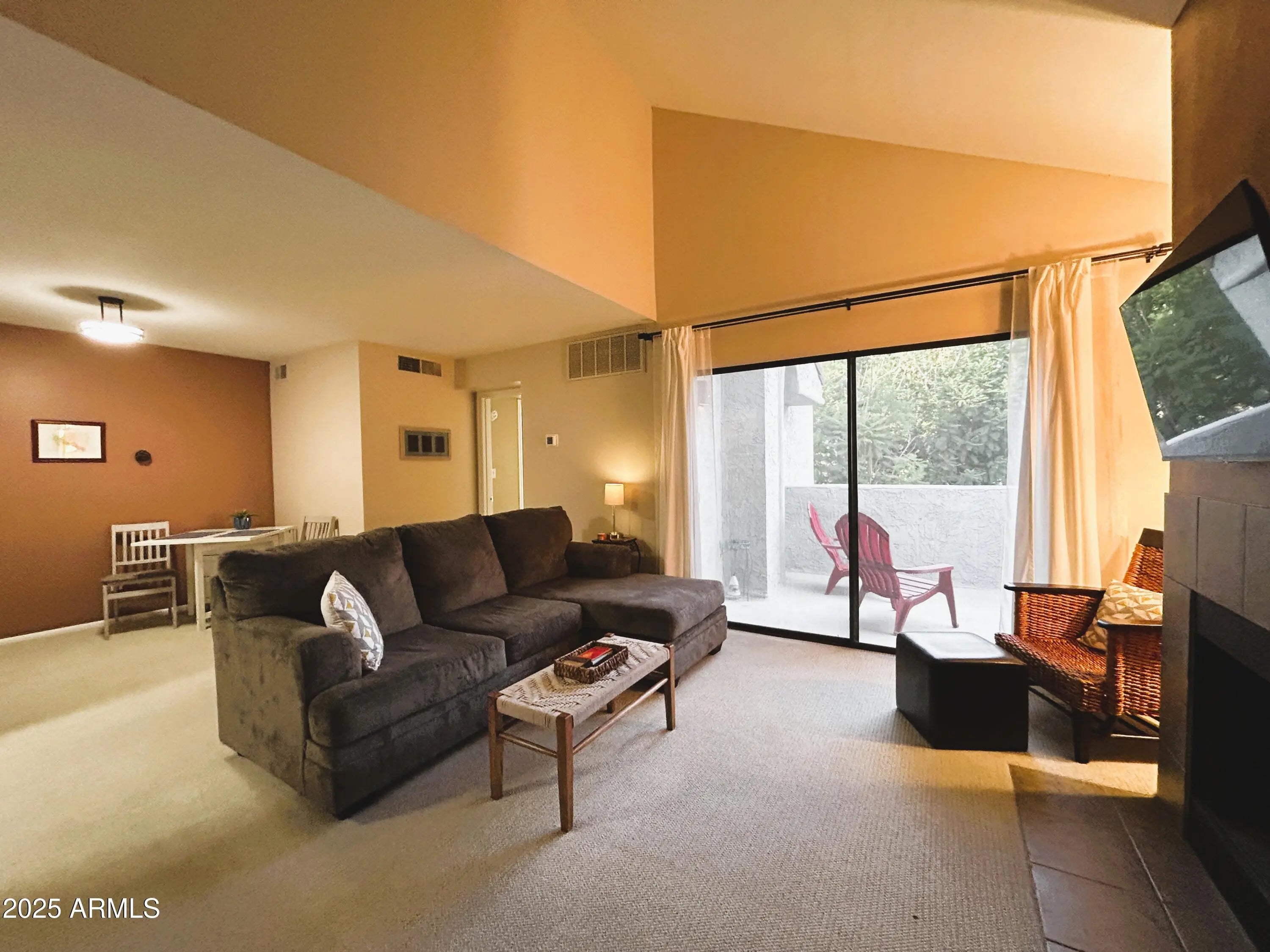 Photo of Listing #6903191