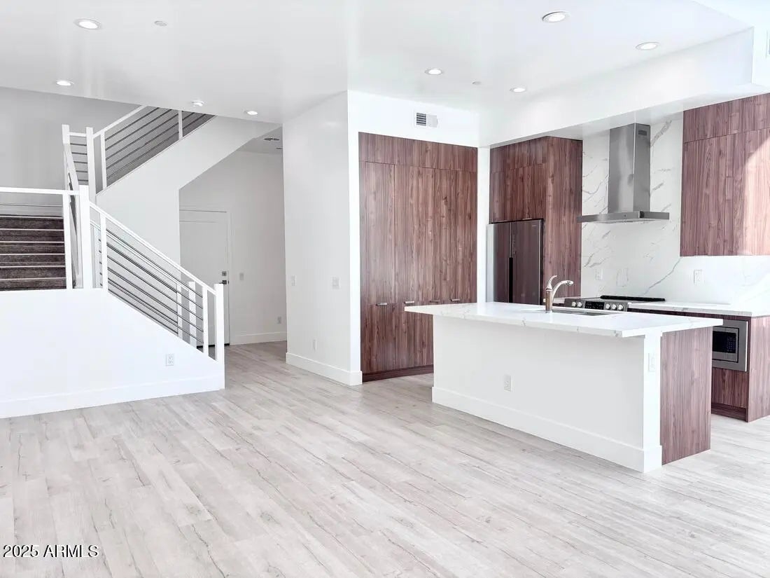 Photo of Listing #6901322