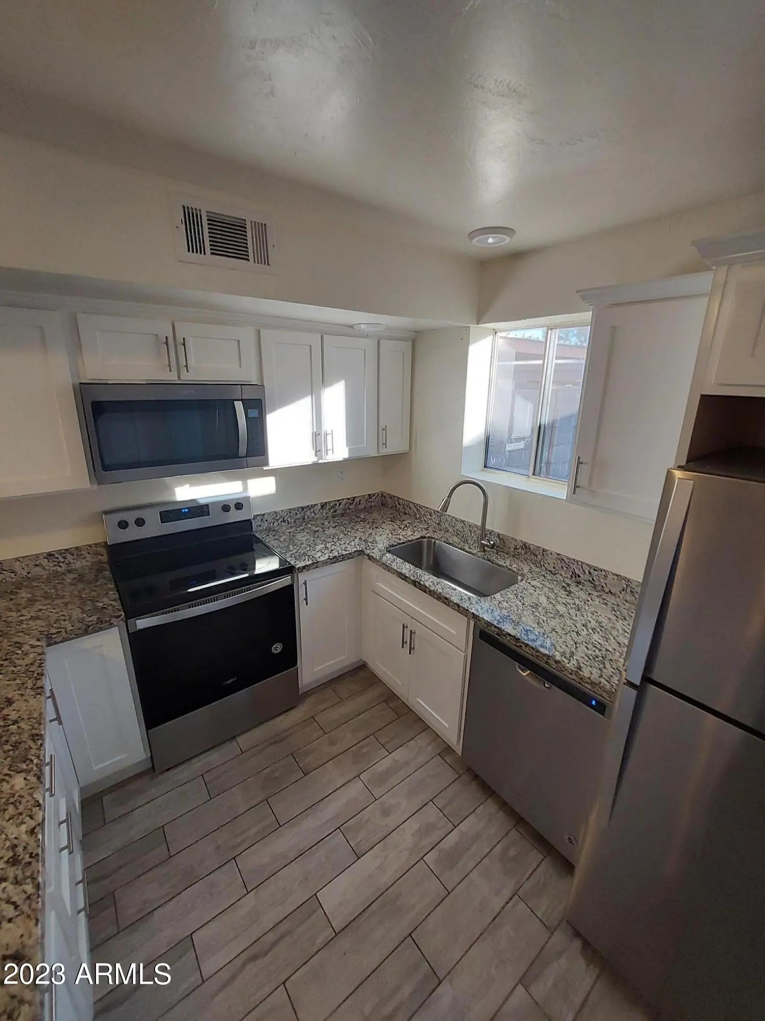 Photo of Listing #6901626