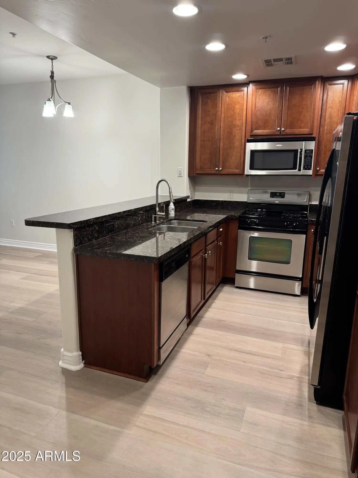 Photo of Listing #6902270