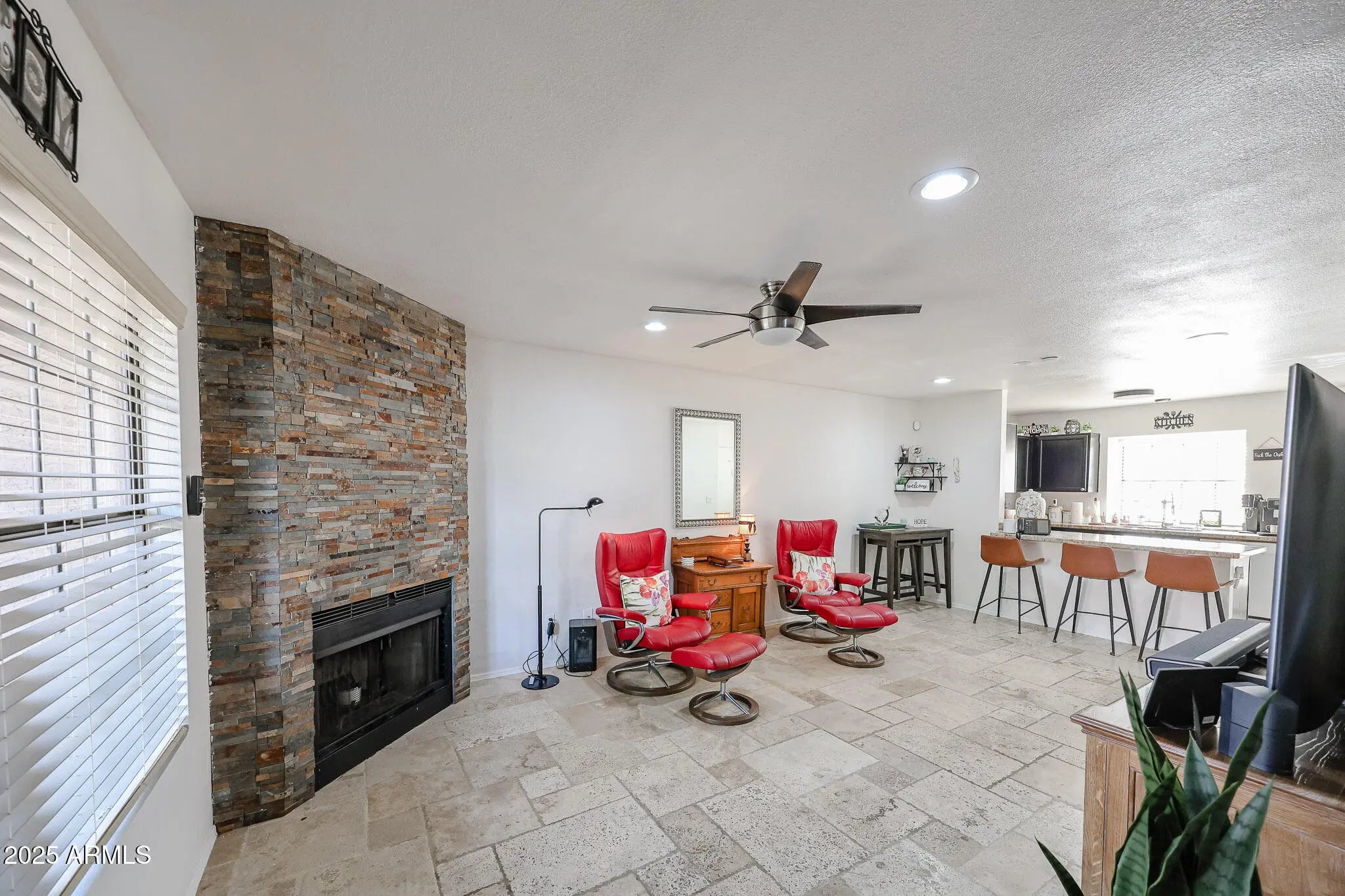 Photo of Listing #6903717