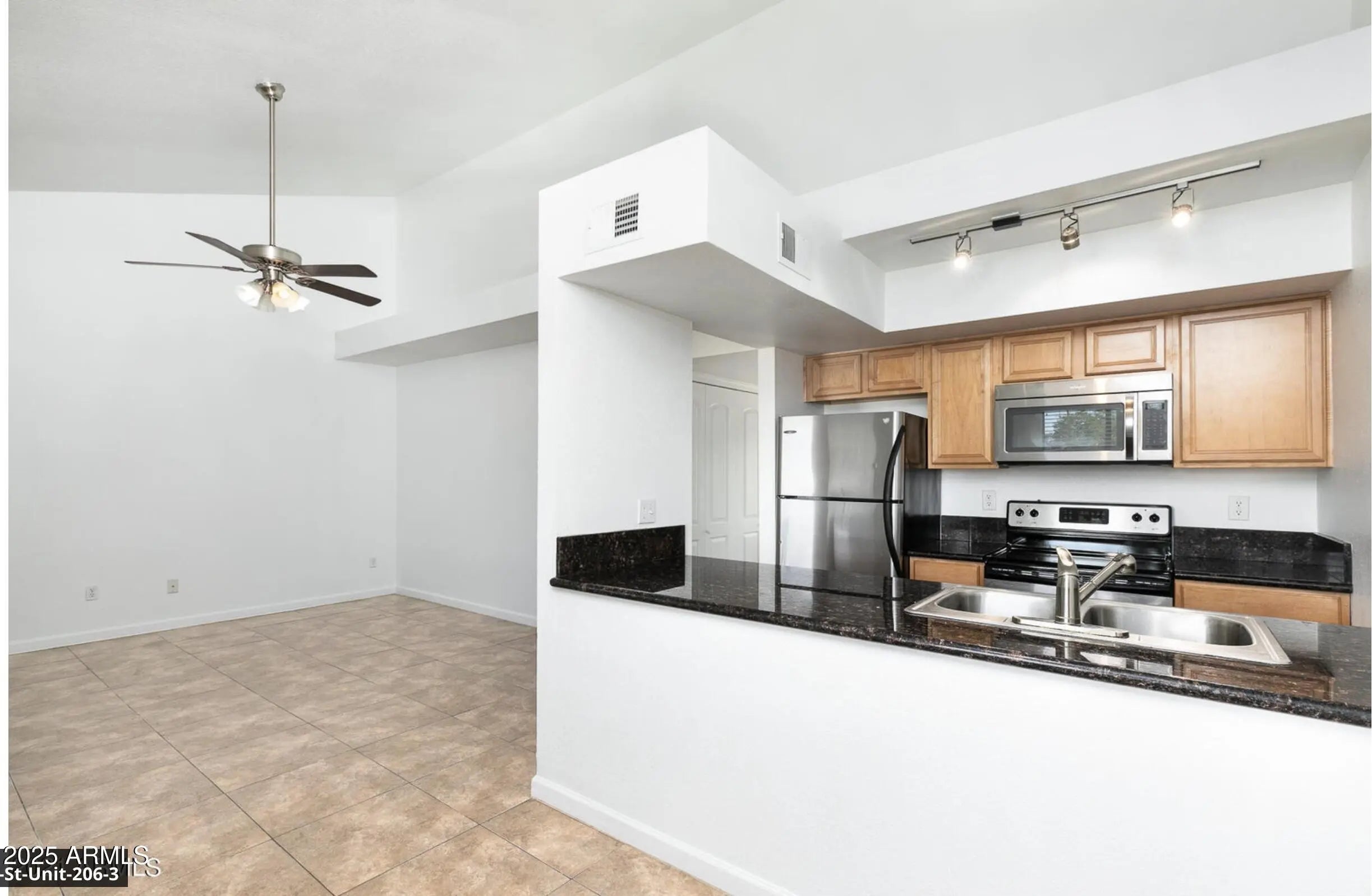 Photo of Listing #6902166