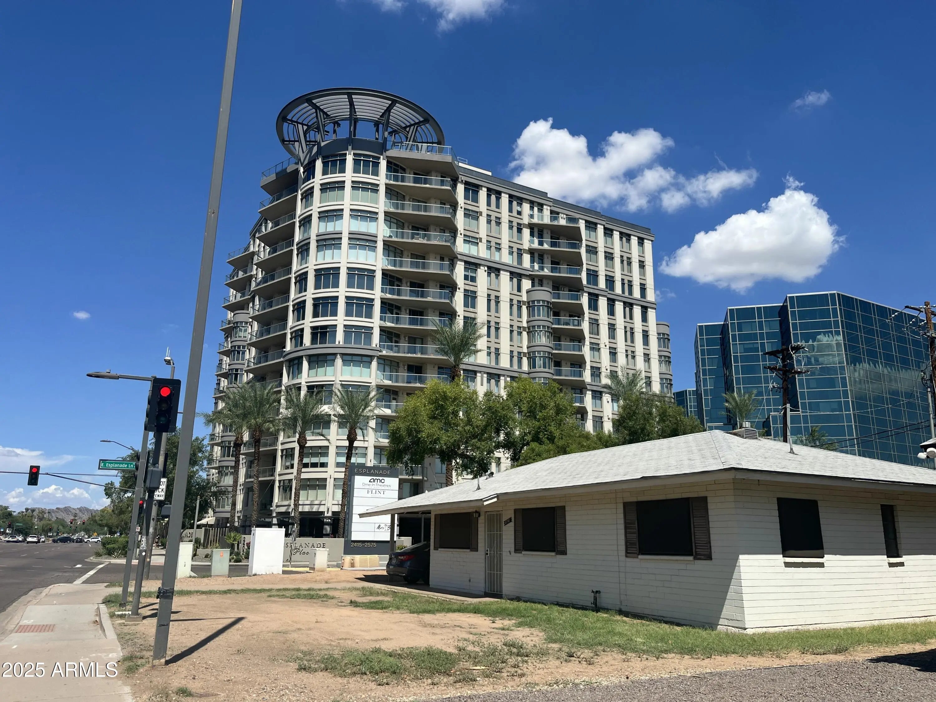 Photo of Listing #6916411