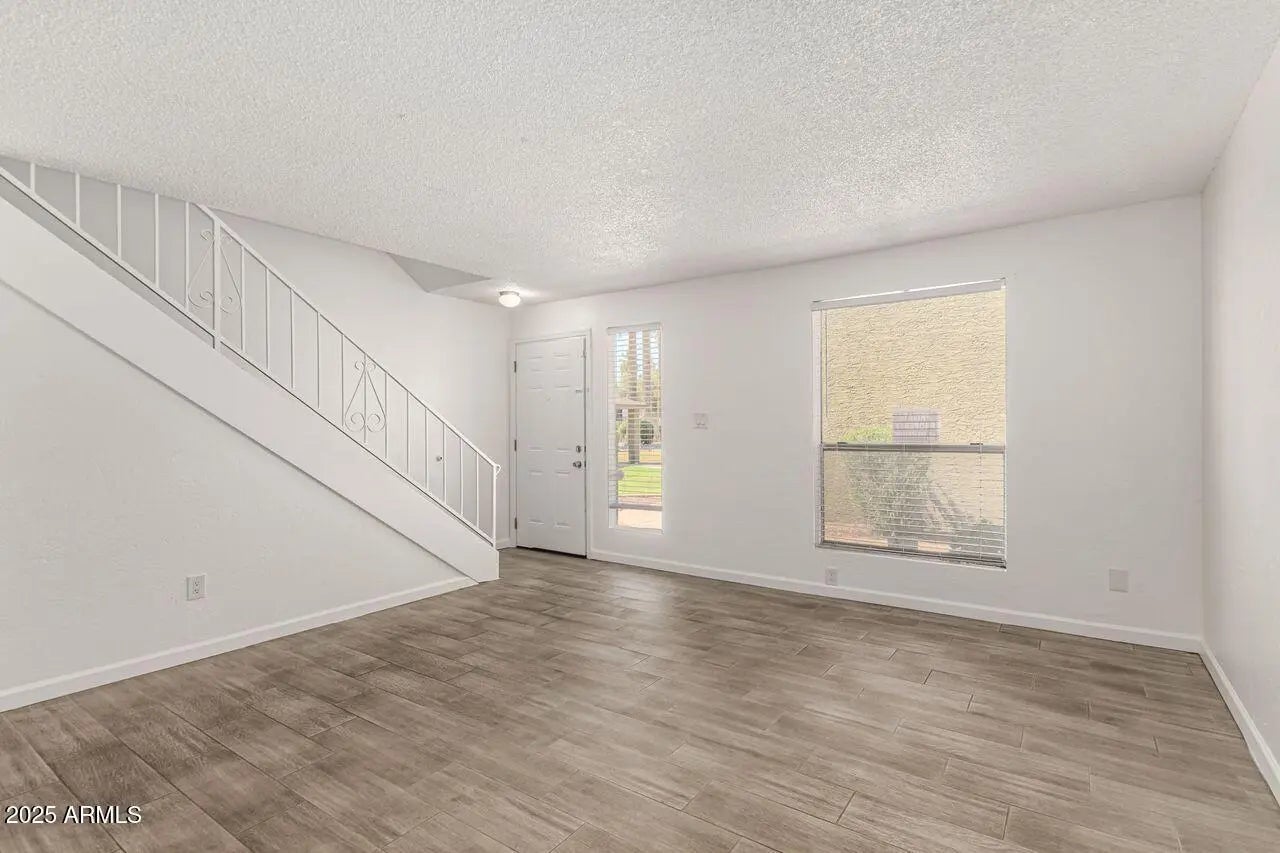 Photo of Listing #6902355