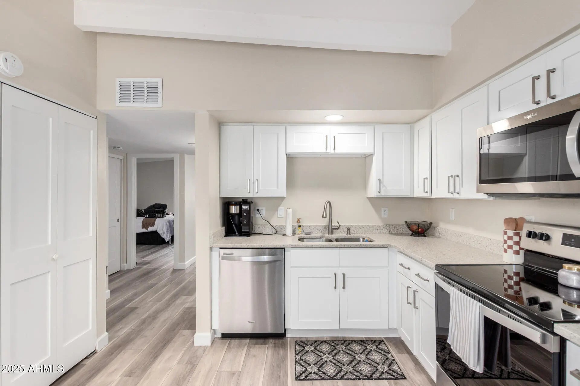 Photo of Listing #6902452