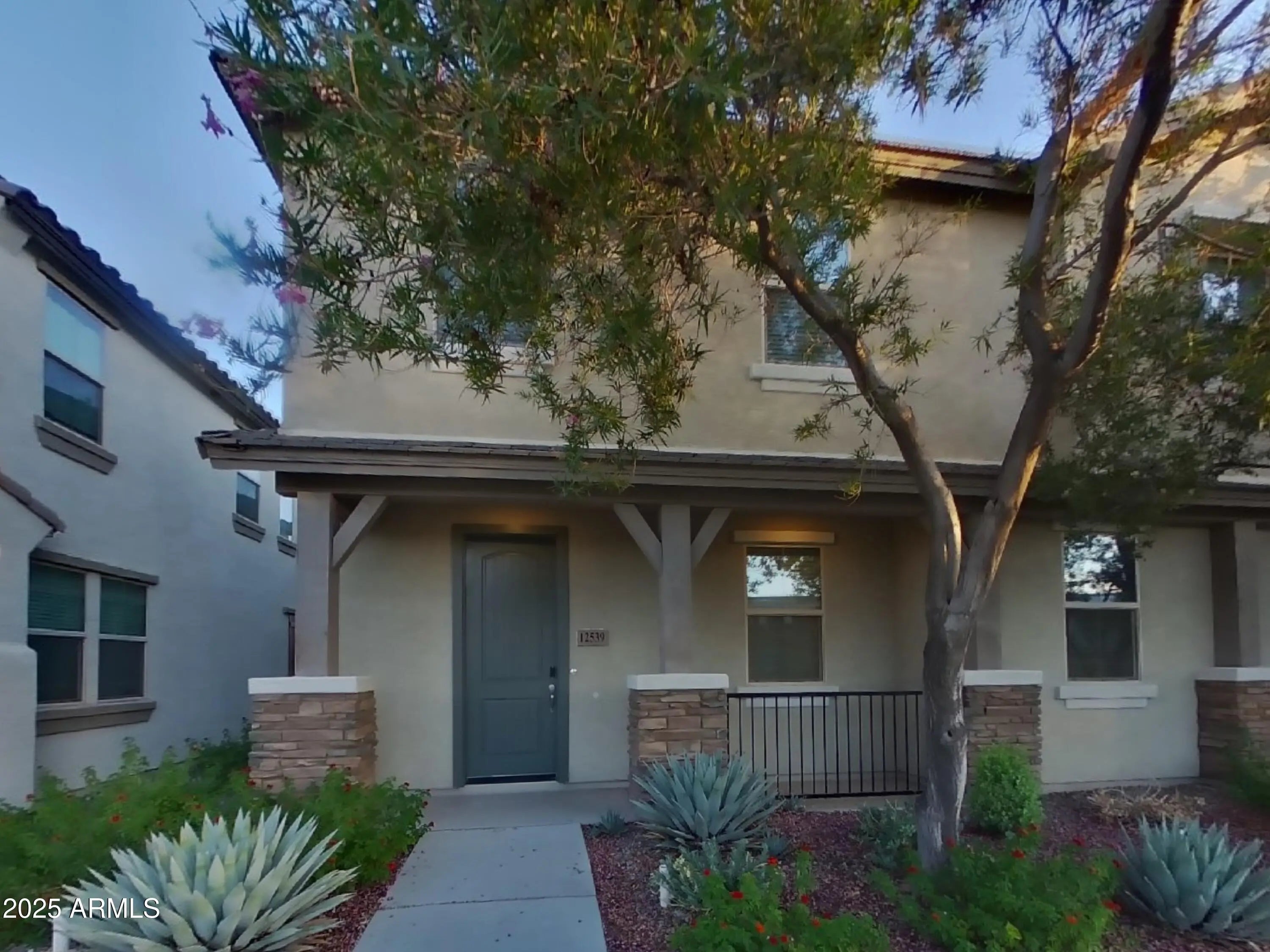 Photo of Listing #6903152