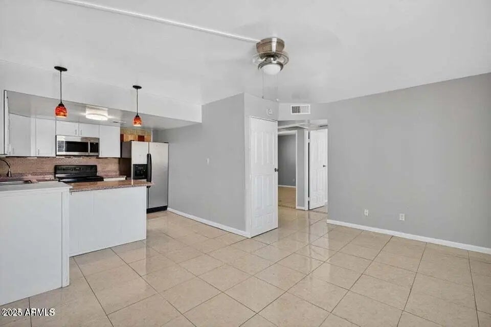 Photo of Listing #6902921