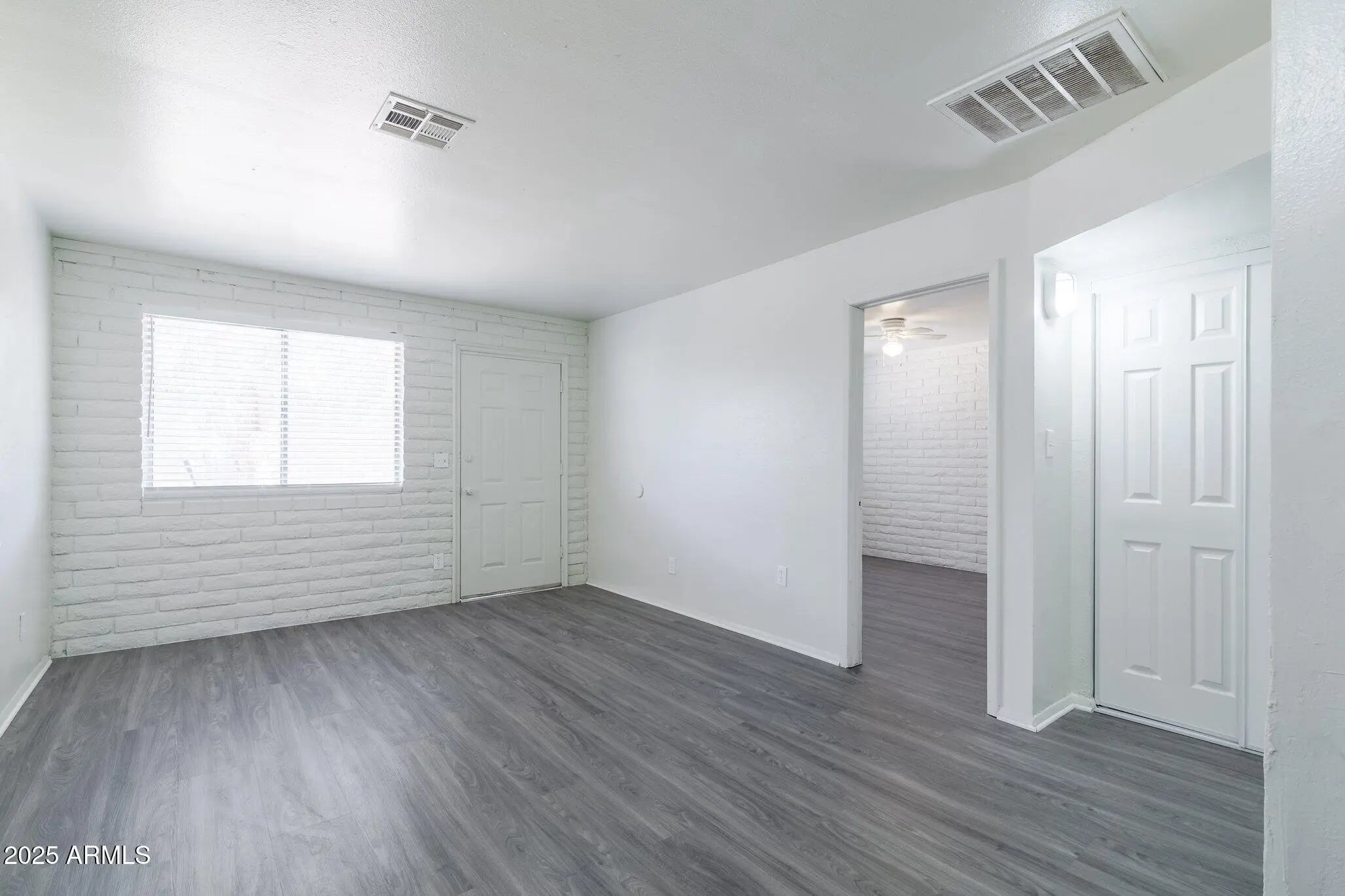 Photo of Listing #6902895