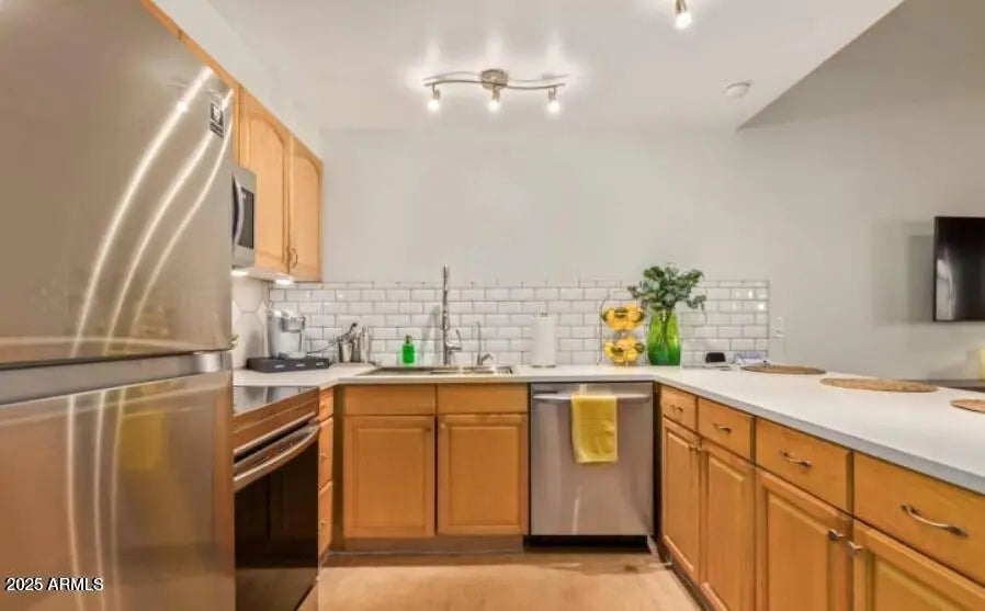 Photo of Listing #6903033