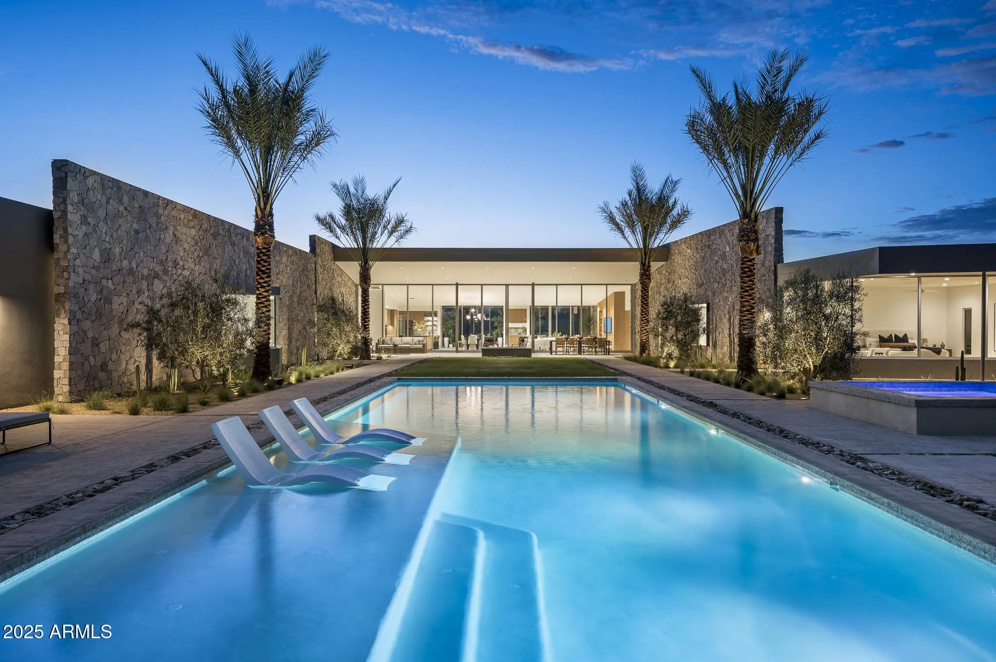 Photo of Listing #6903312