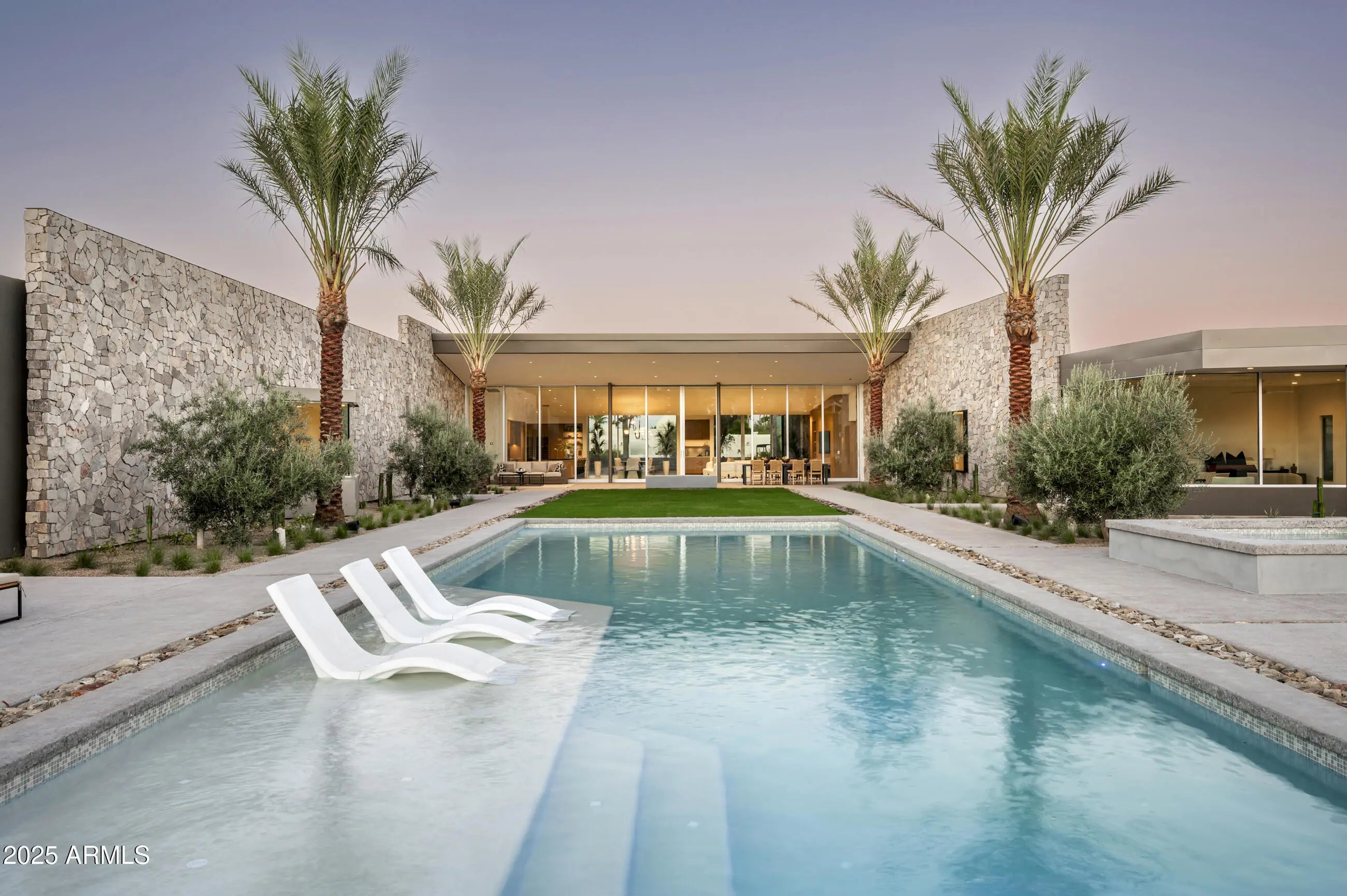 Photo of Listing #6903312