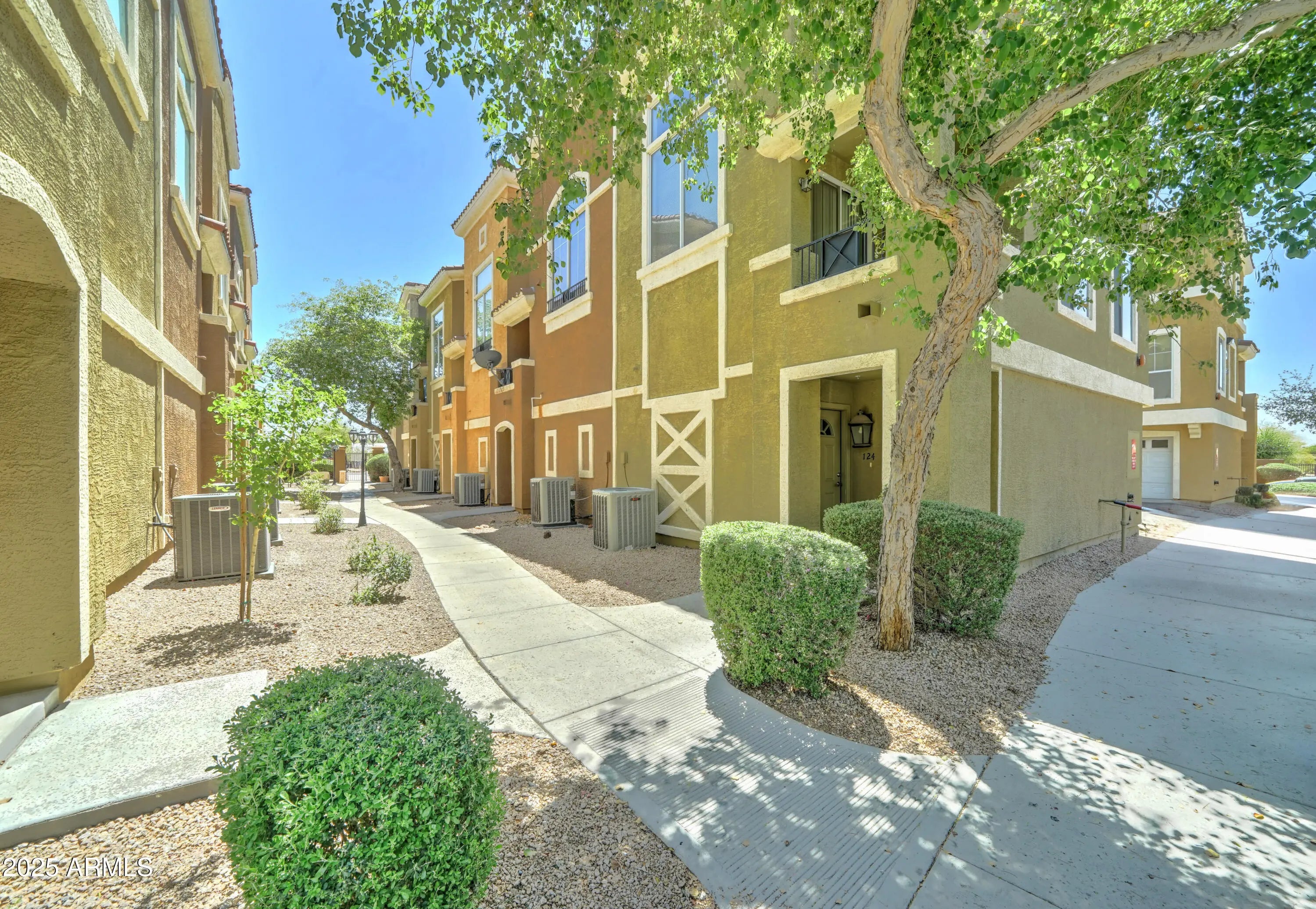 Photo of Listing #6903370