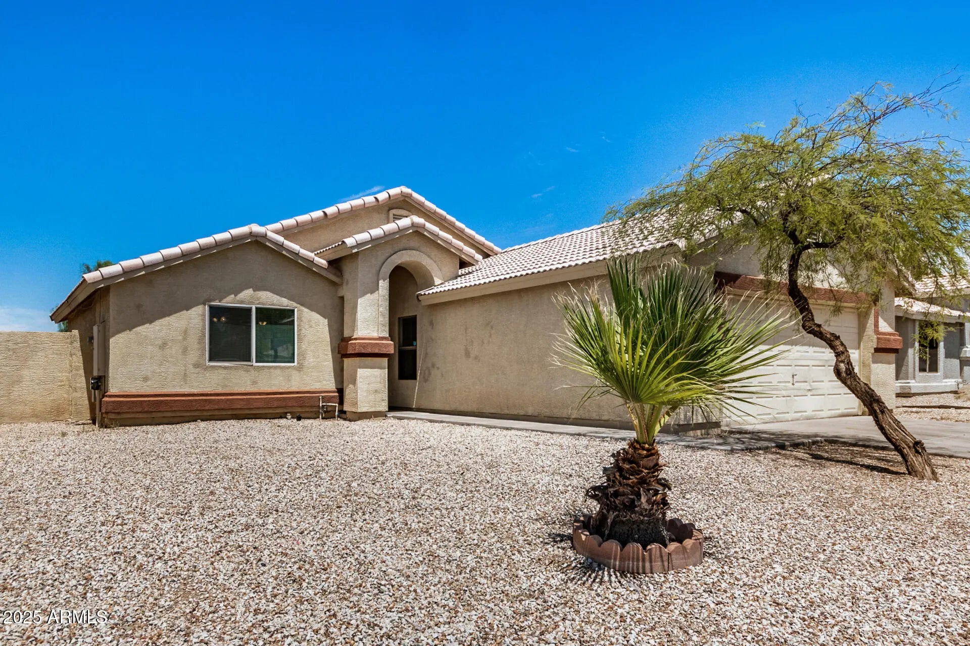 Photo of Listing #6904397