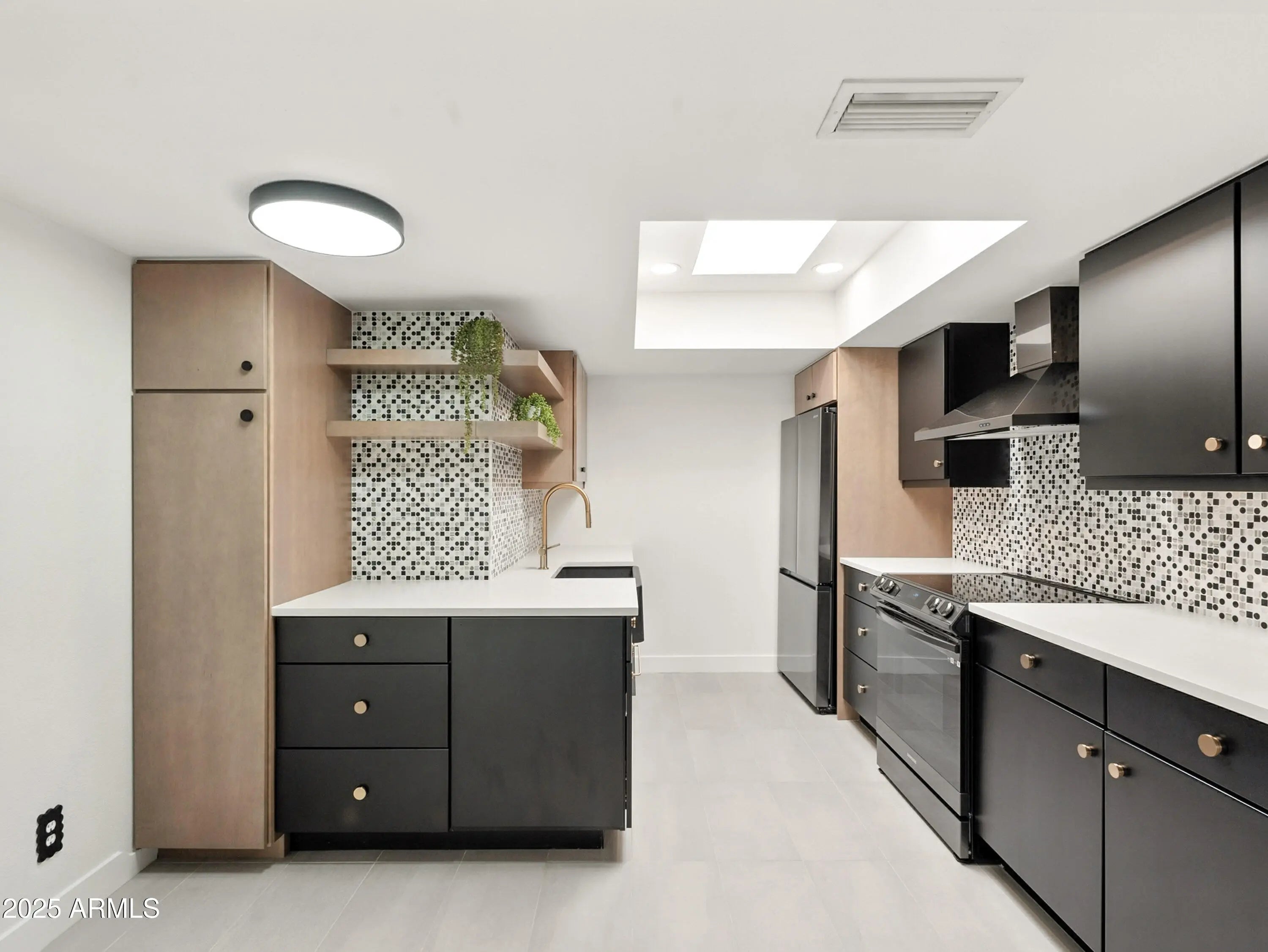 Photo of Listing #6904652