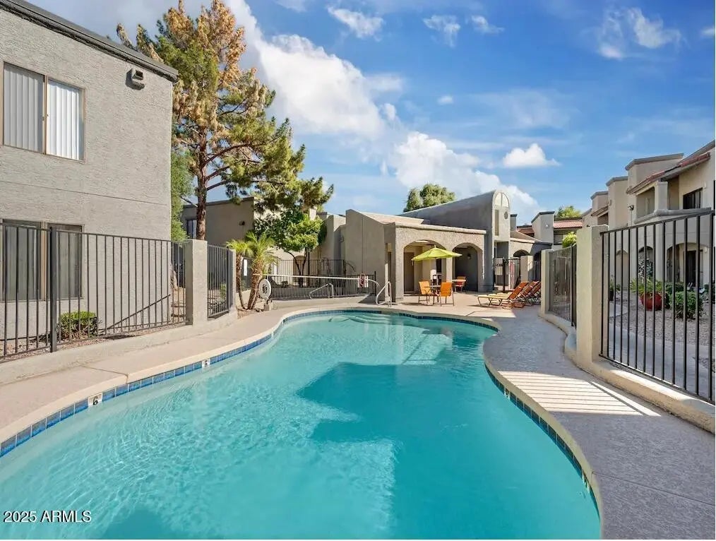 Photo of Listing #6903819