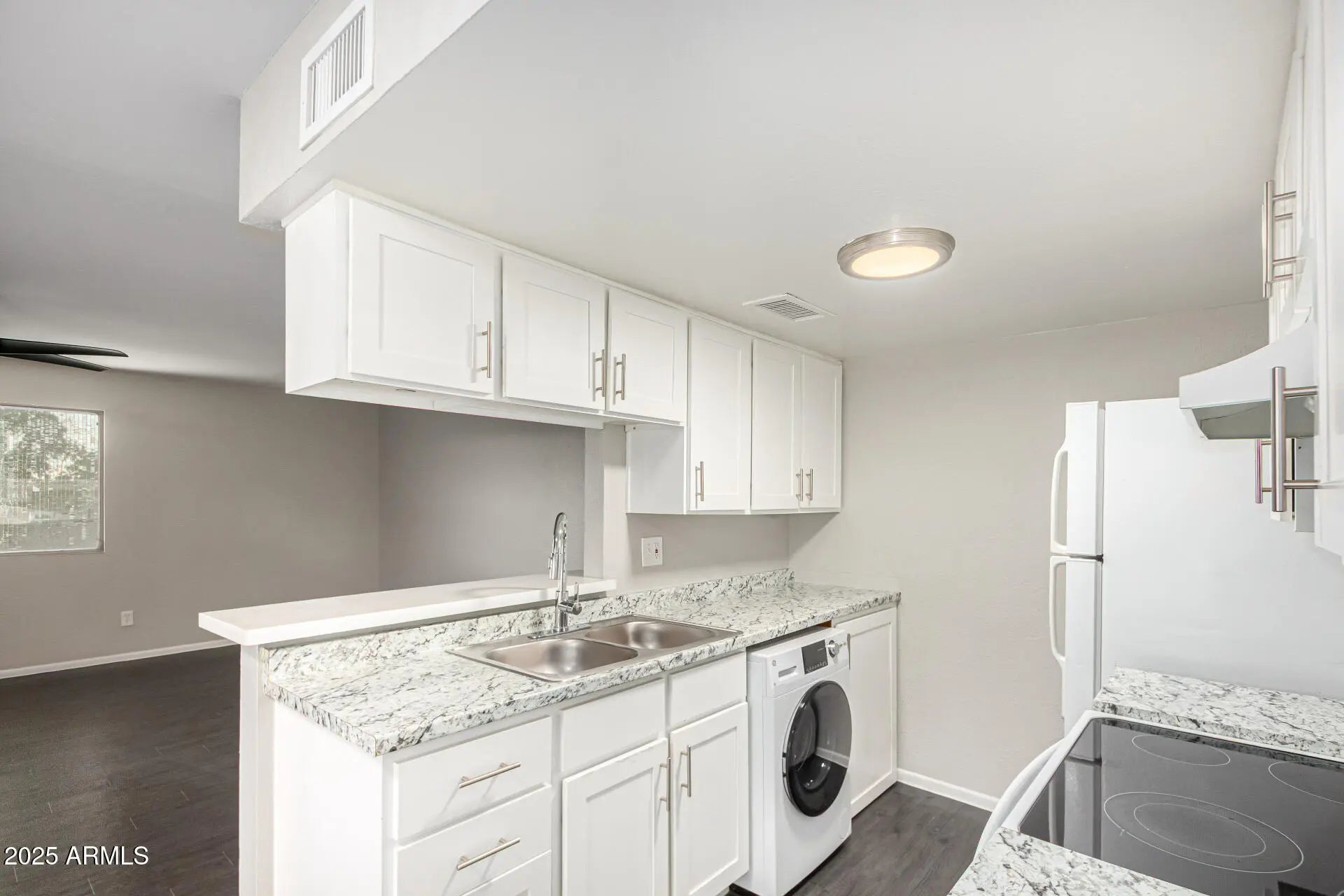 Photo of Listing #6903893