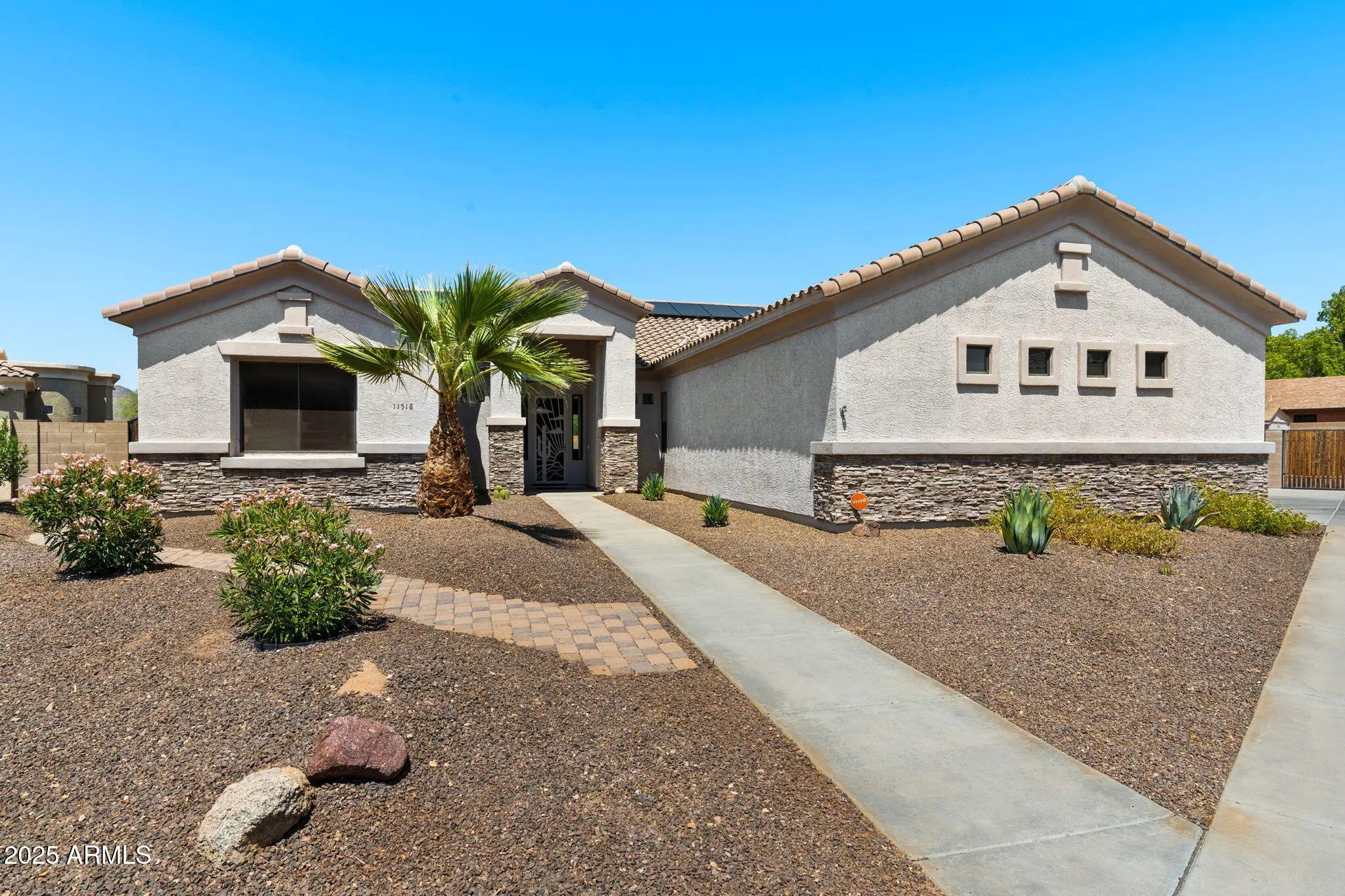 Photo of Listing #6903917