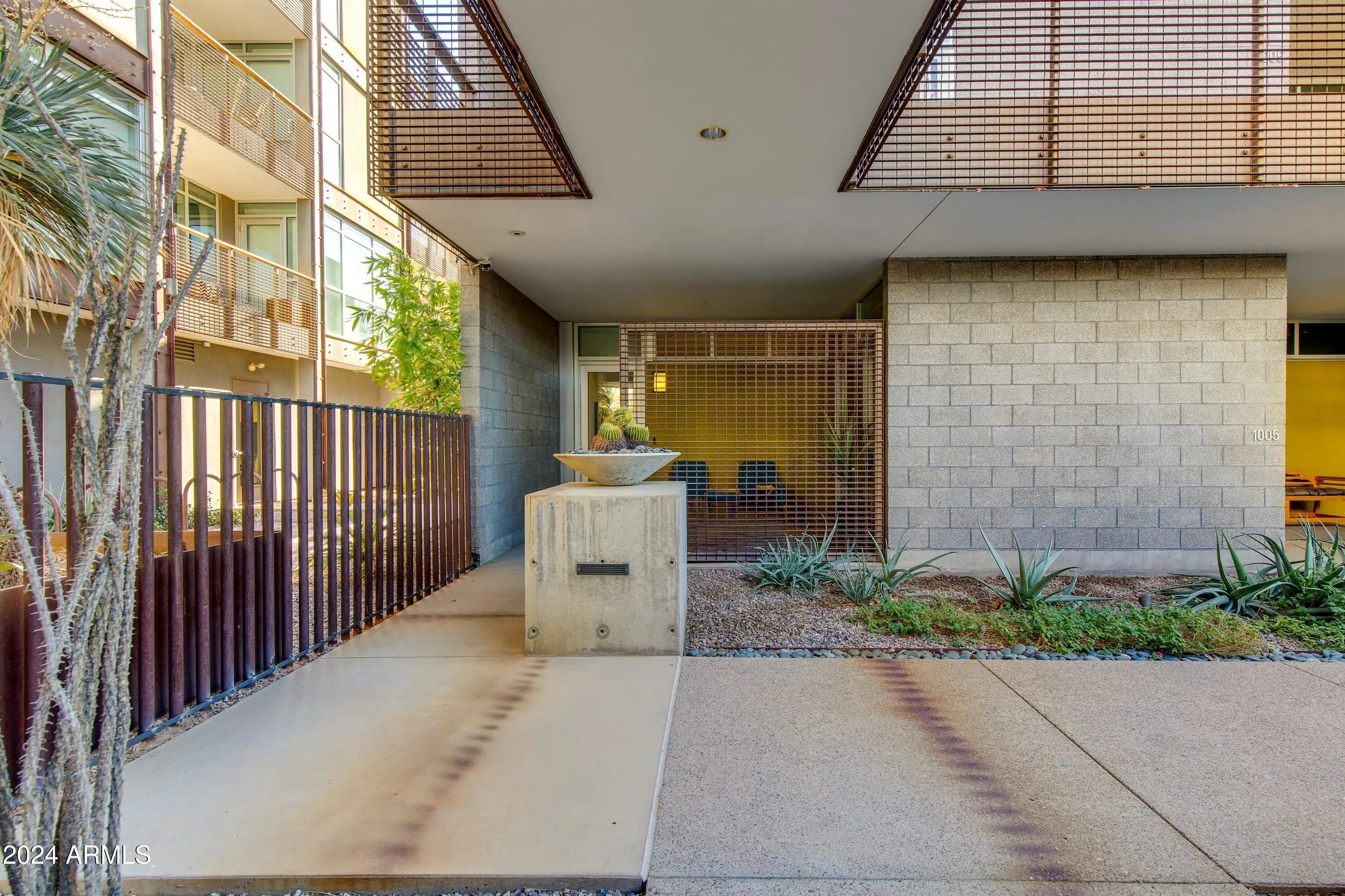 Photo of Listing #6903997