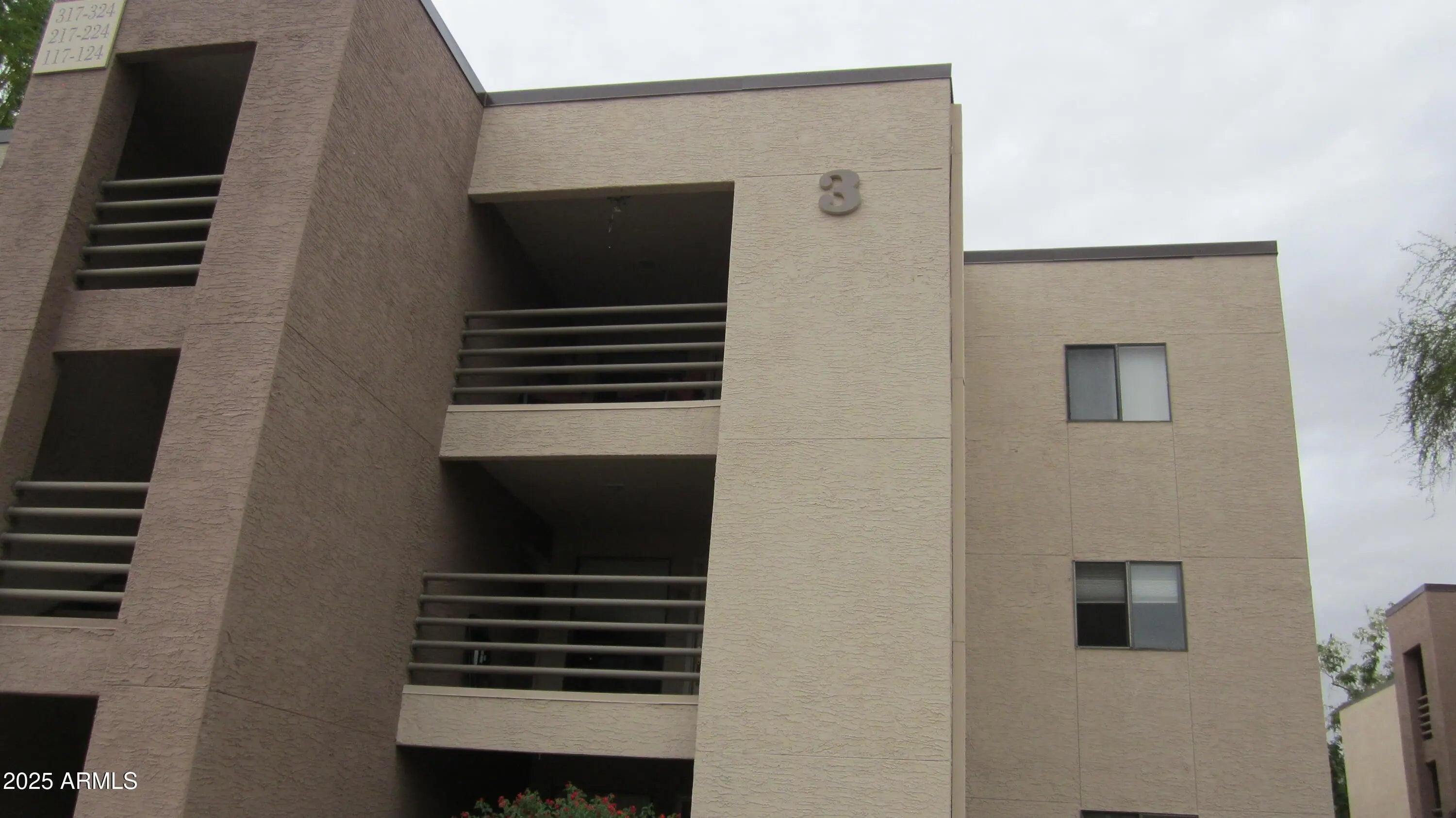 Photo of Listing #6904051