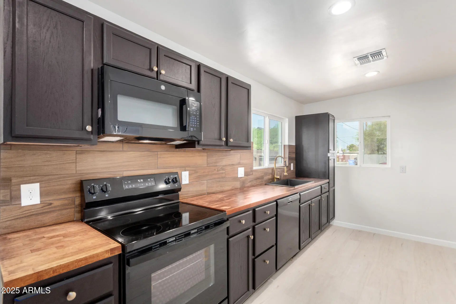 Photo of Listing #6904109