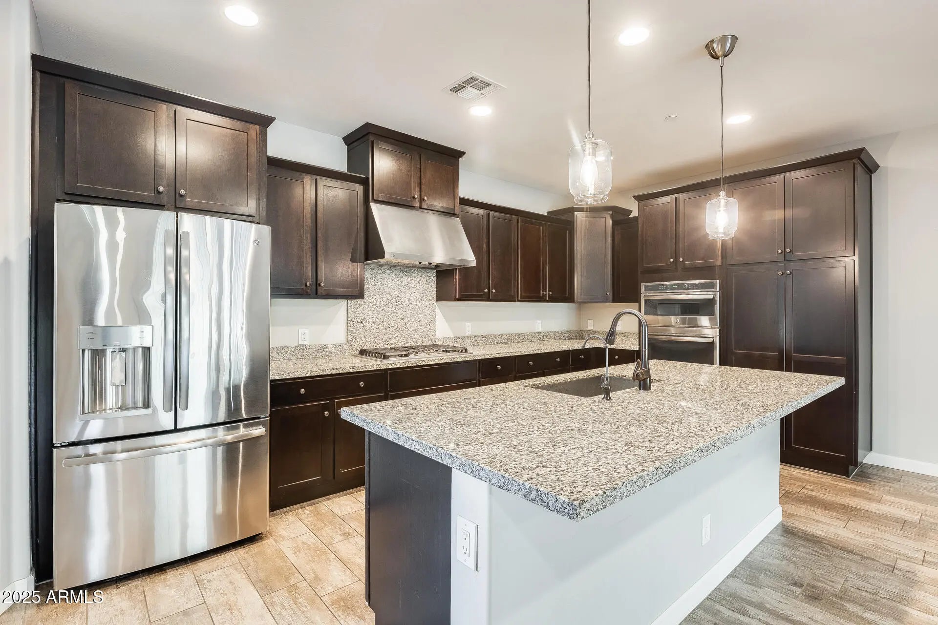 Photo of Listing #6906308