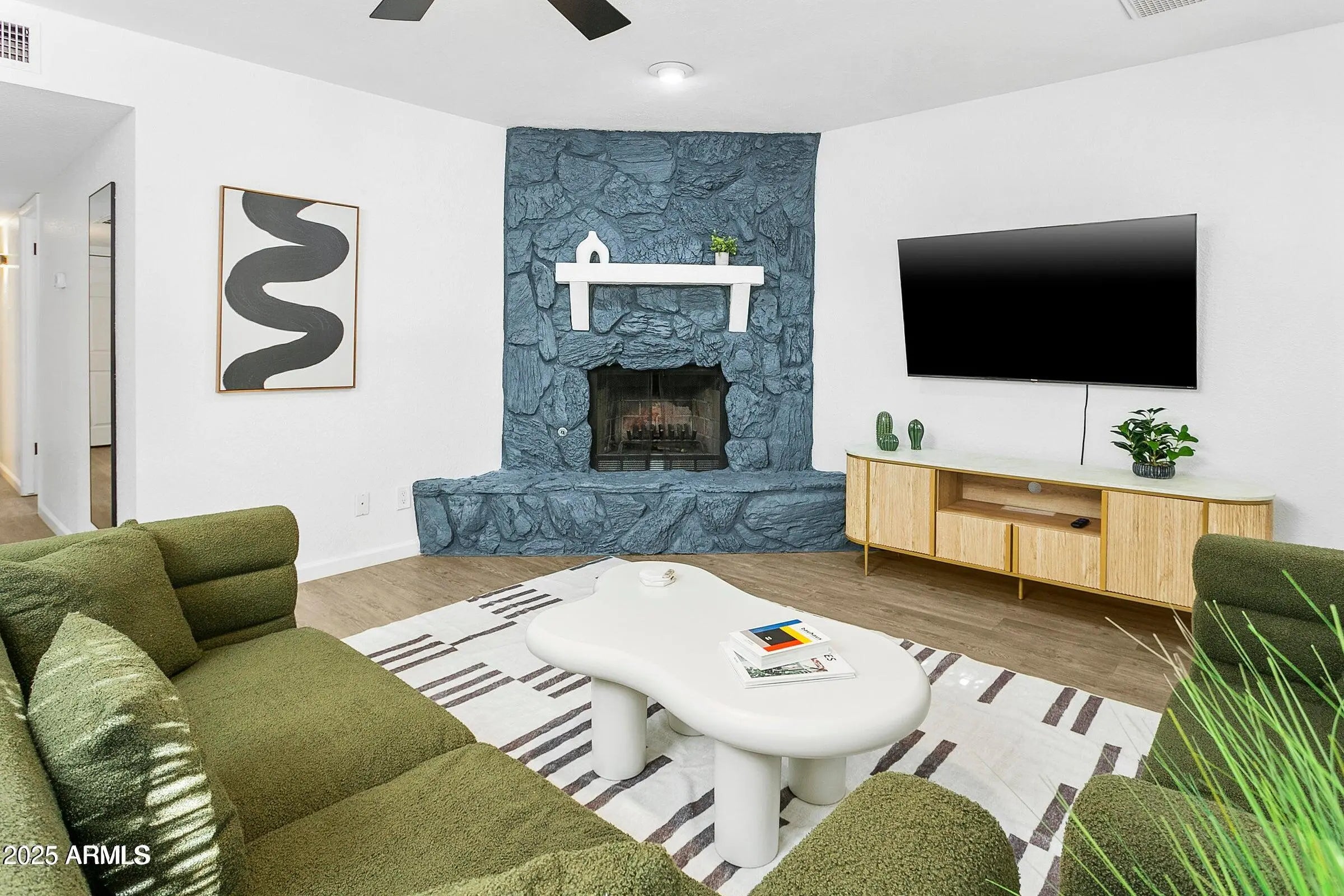 Photo of Listing #6904689