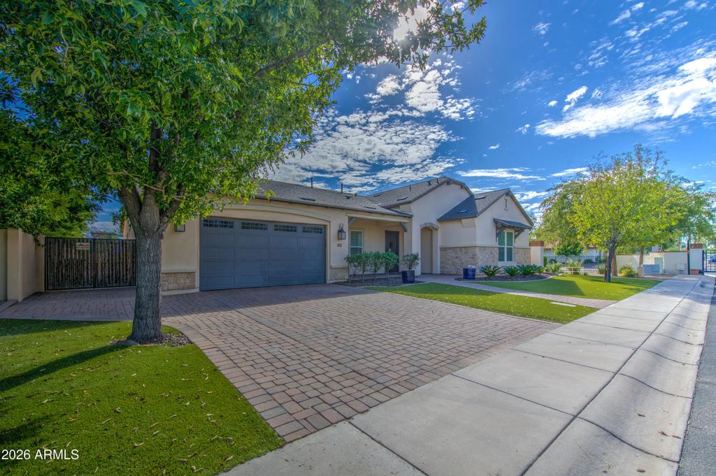 813 W Claremont Street, Phoenix